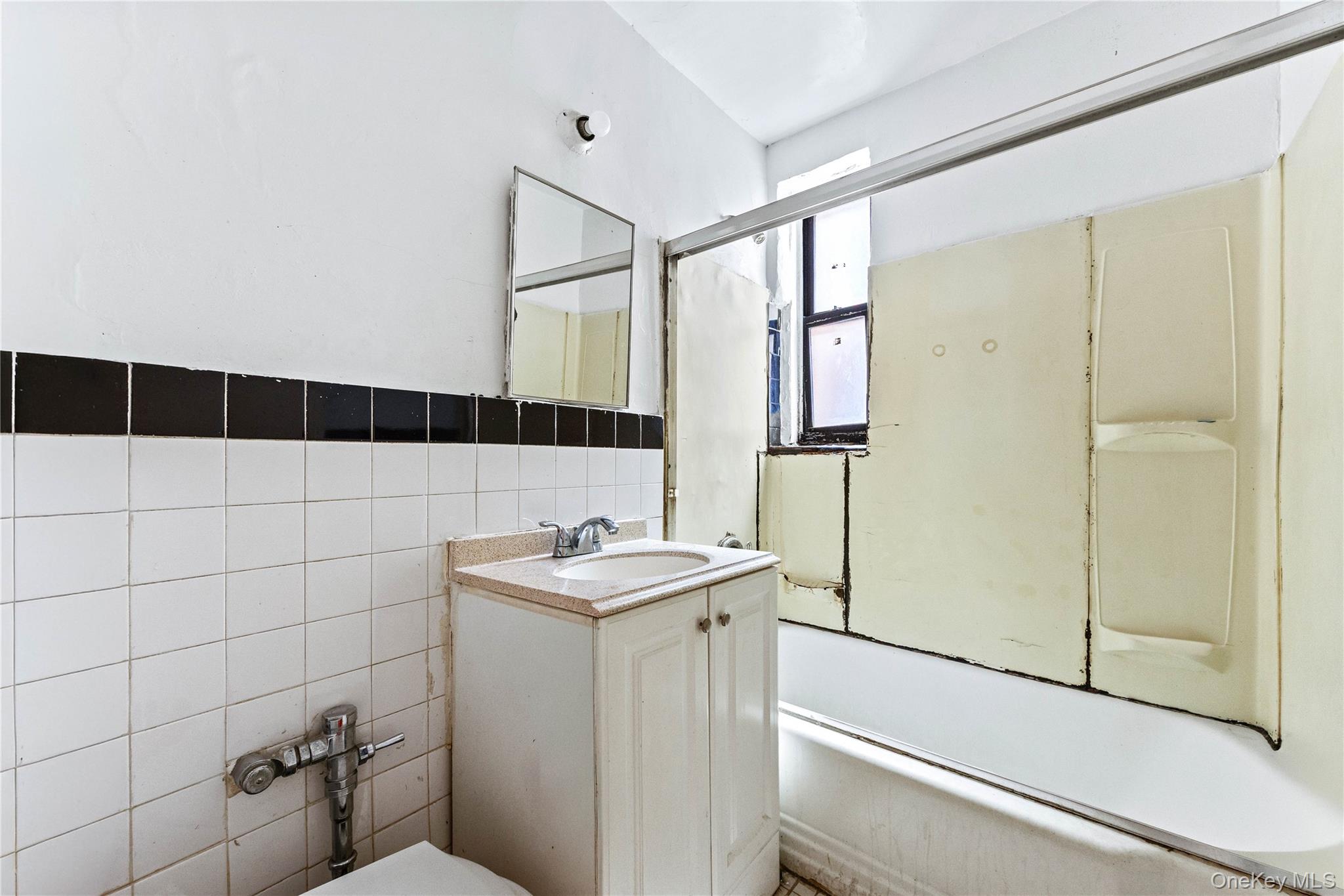 2830 Briggs Avenue 5e Property Photo 9