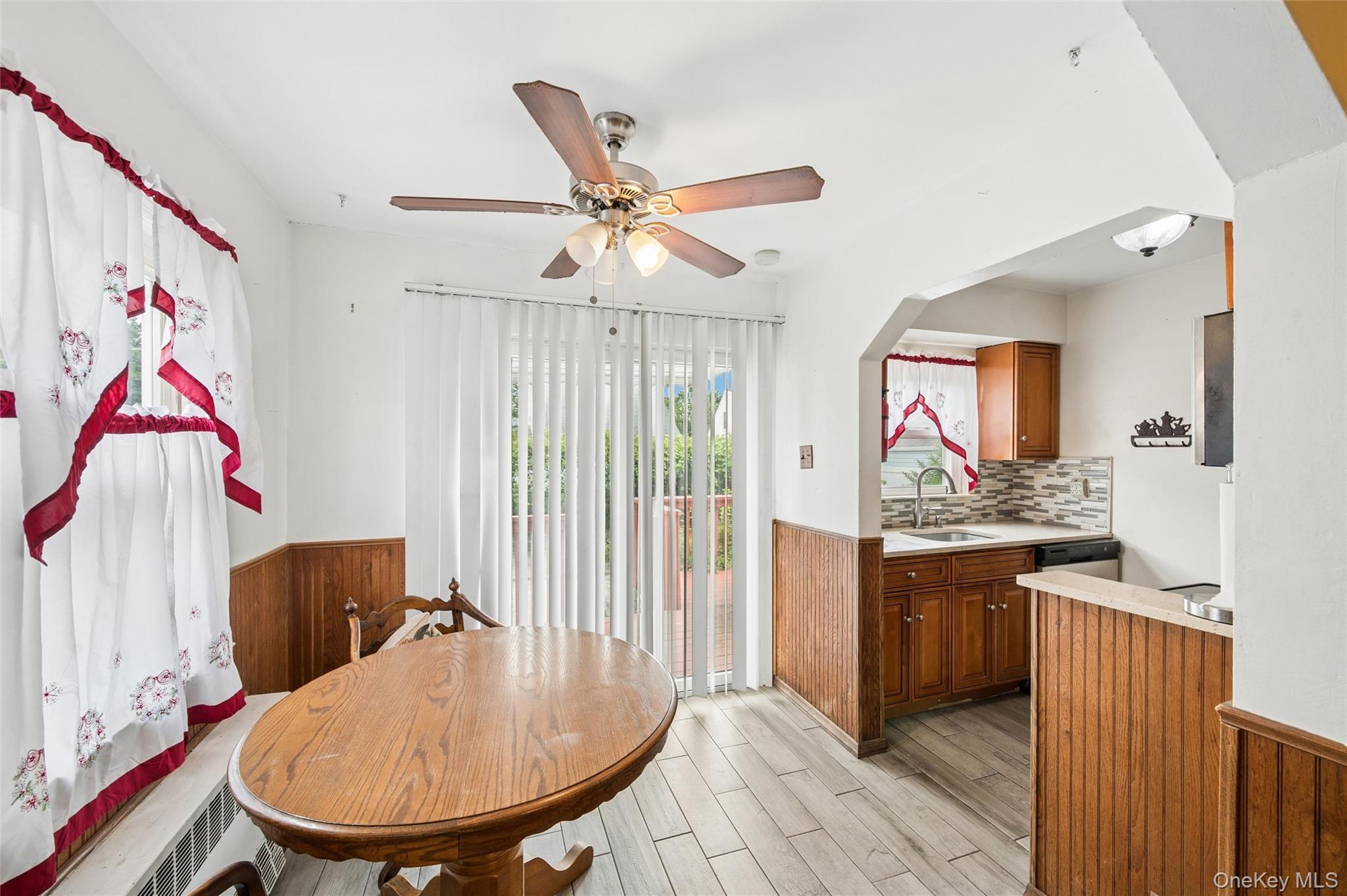1043 Thomas Avenue Property Photo 4