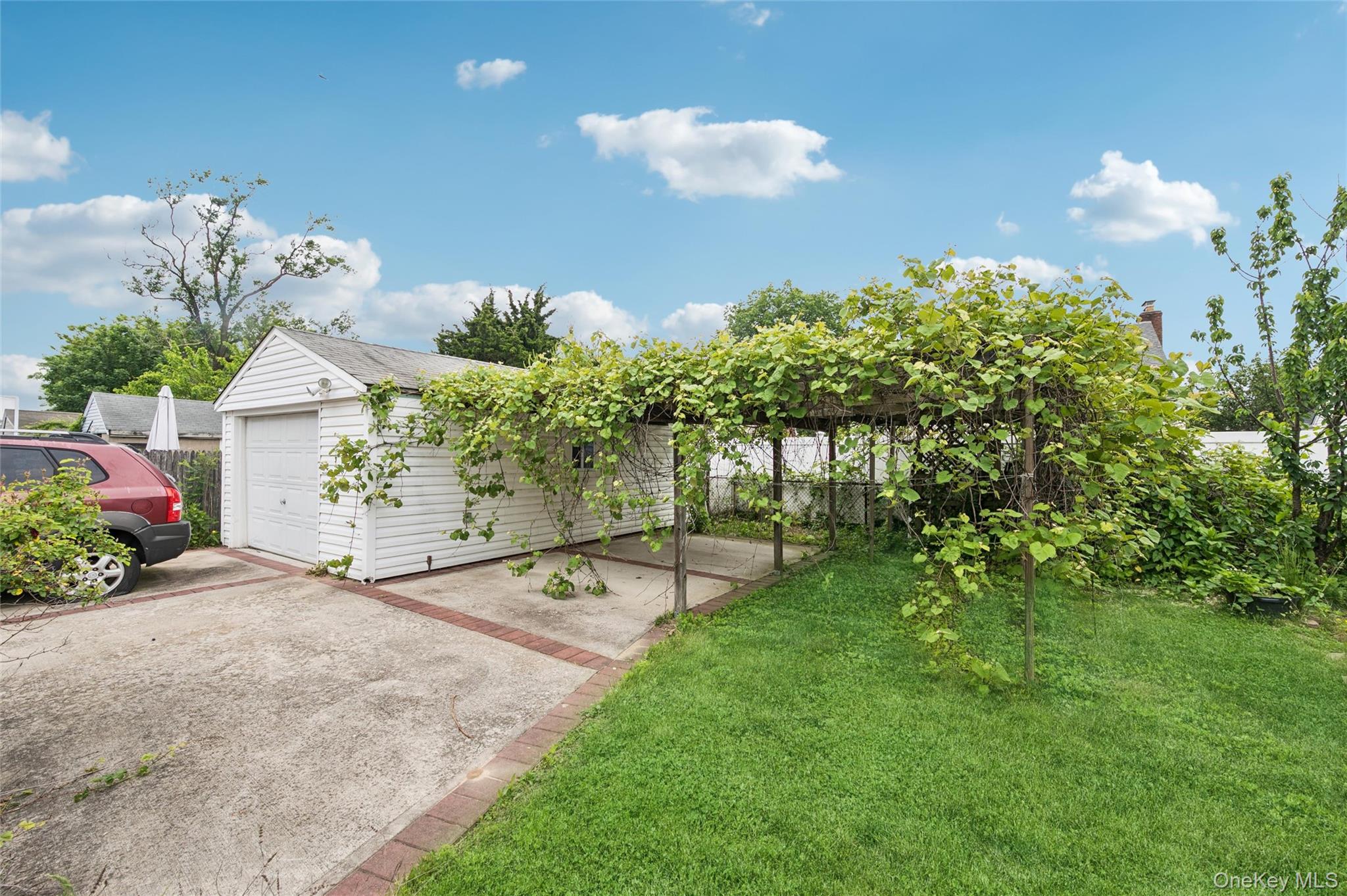 1043 Thomas Avenue Property Photo 16