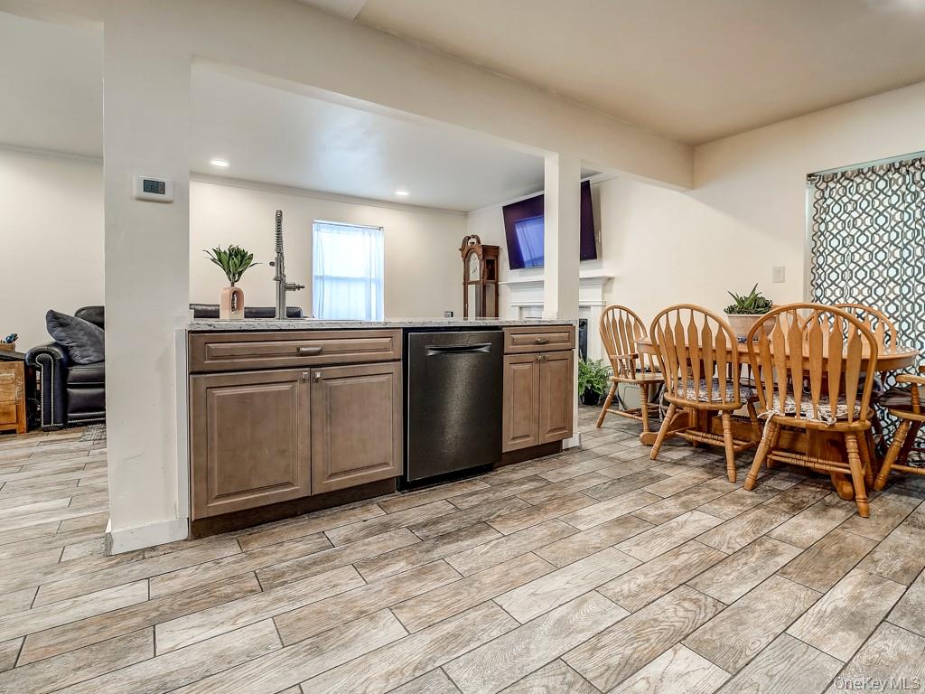 25 Village Cove Property Photo 7