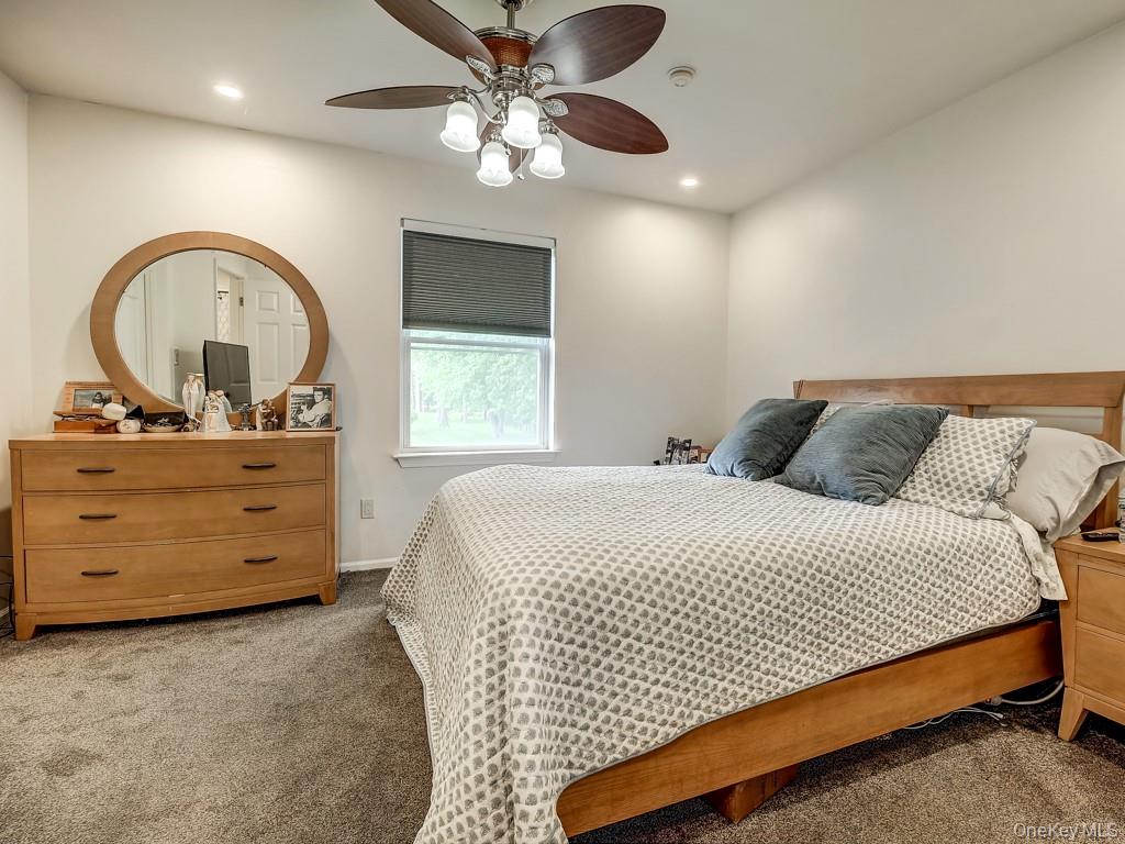 25 Village Cove Property Photo 13