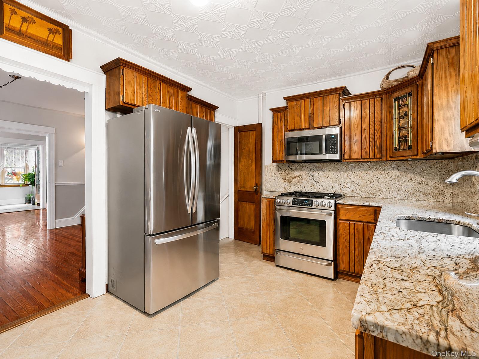 6928 Woodhaven Boulevard Property Photo 13