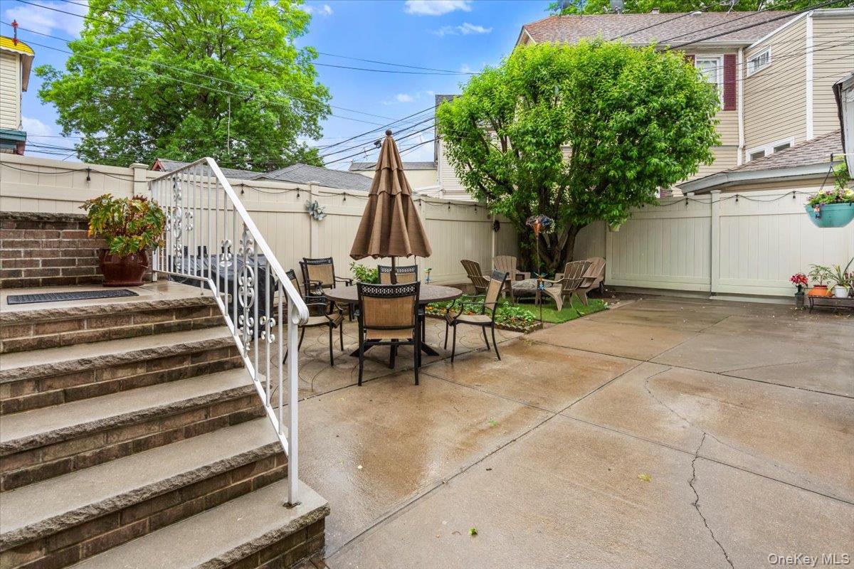 6928 Woodhaven Boulevard Property Photo 24