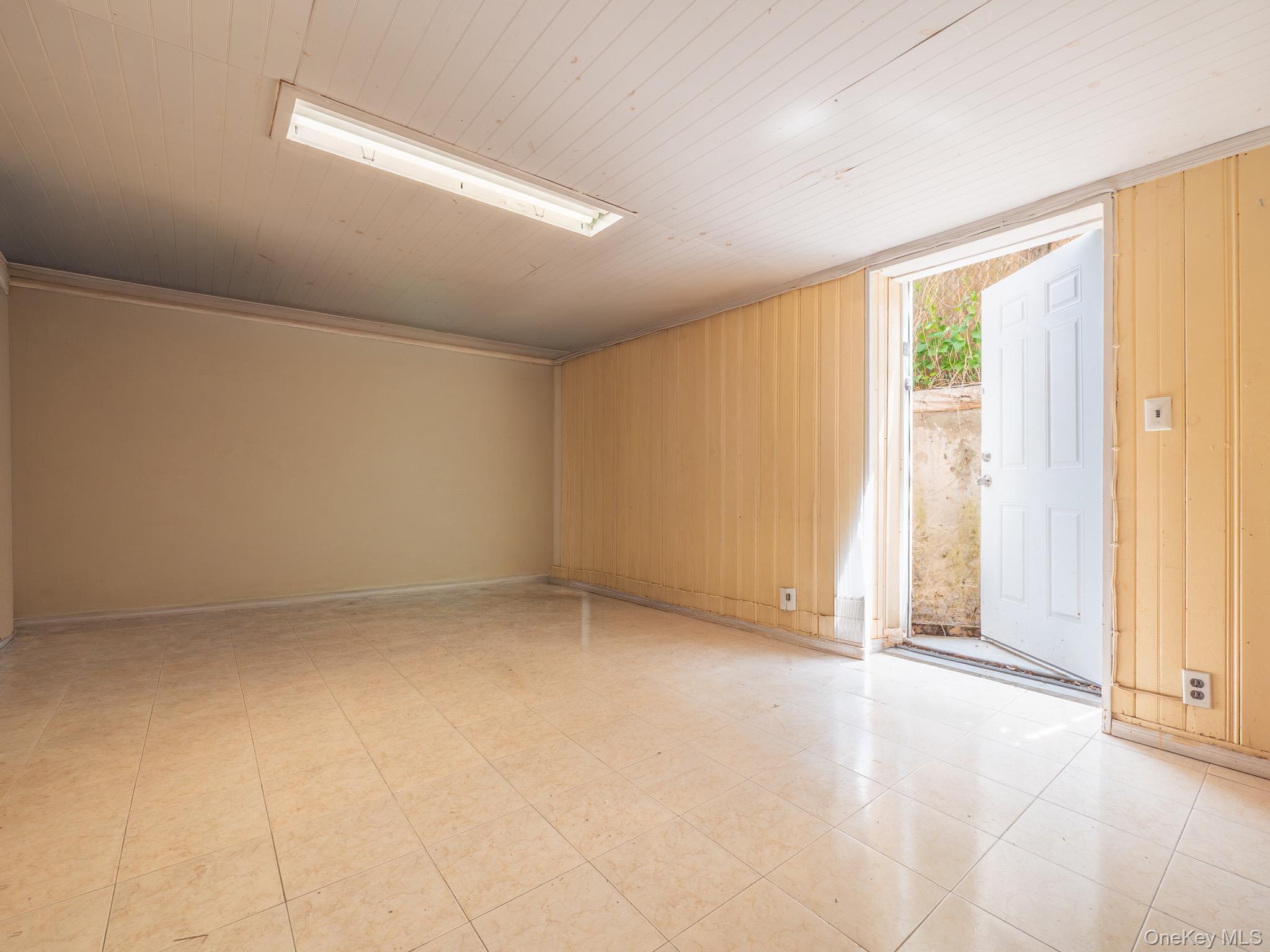 75-75 180th Street Property Photo 32