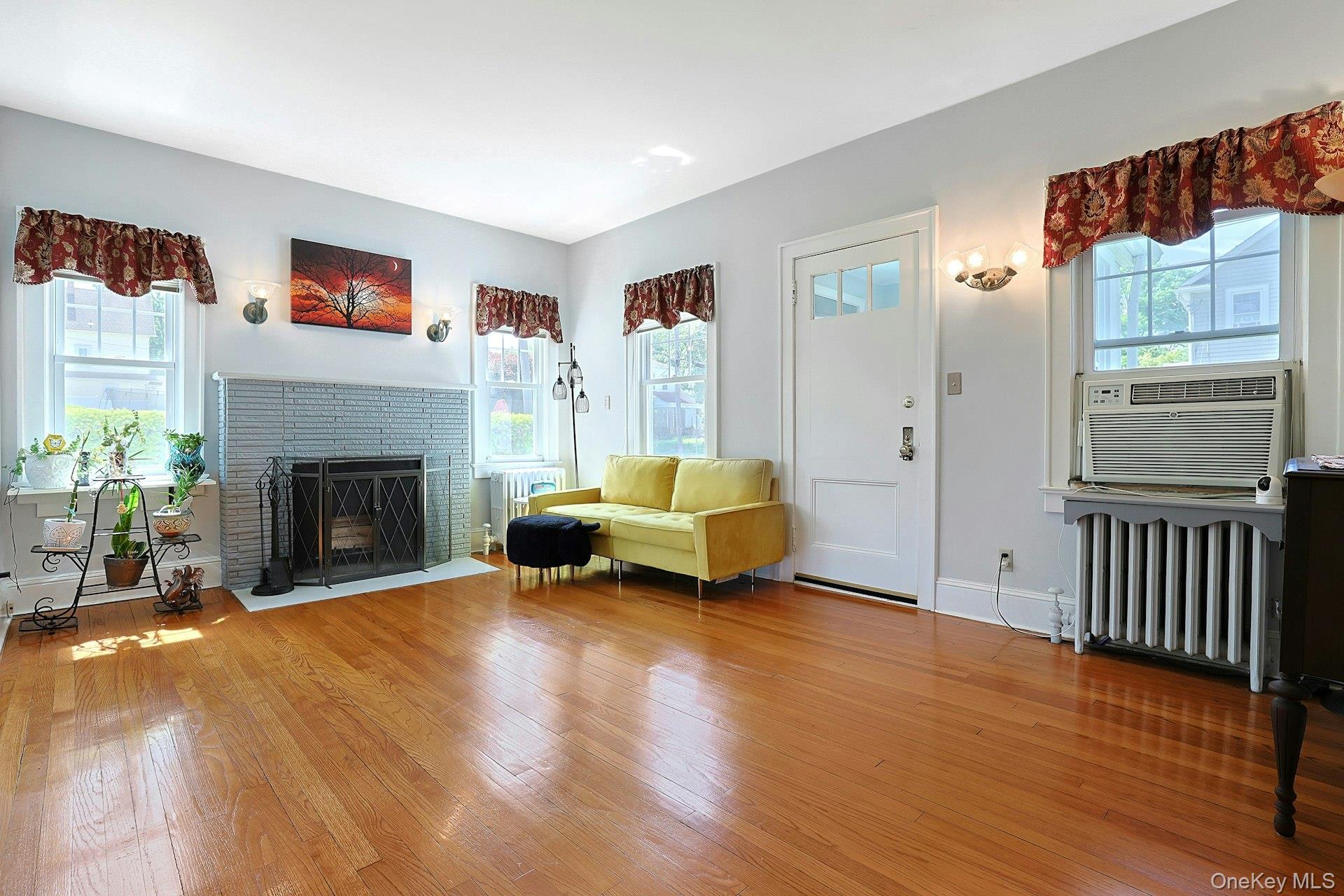 533 Manhattan Avenue Property Photo 4