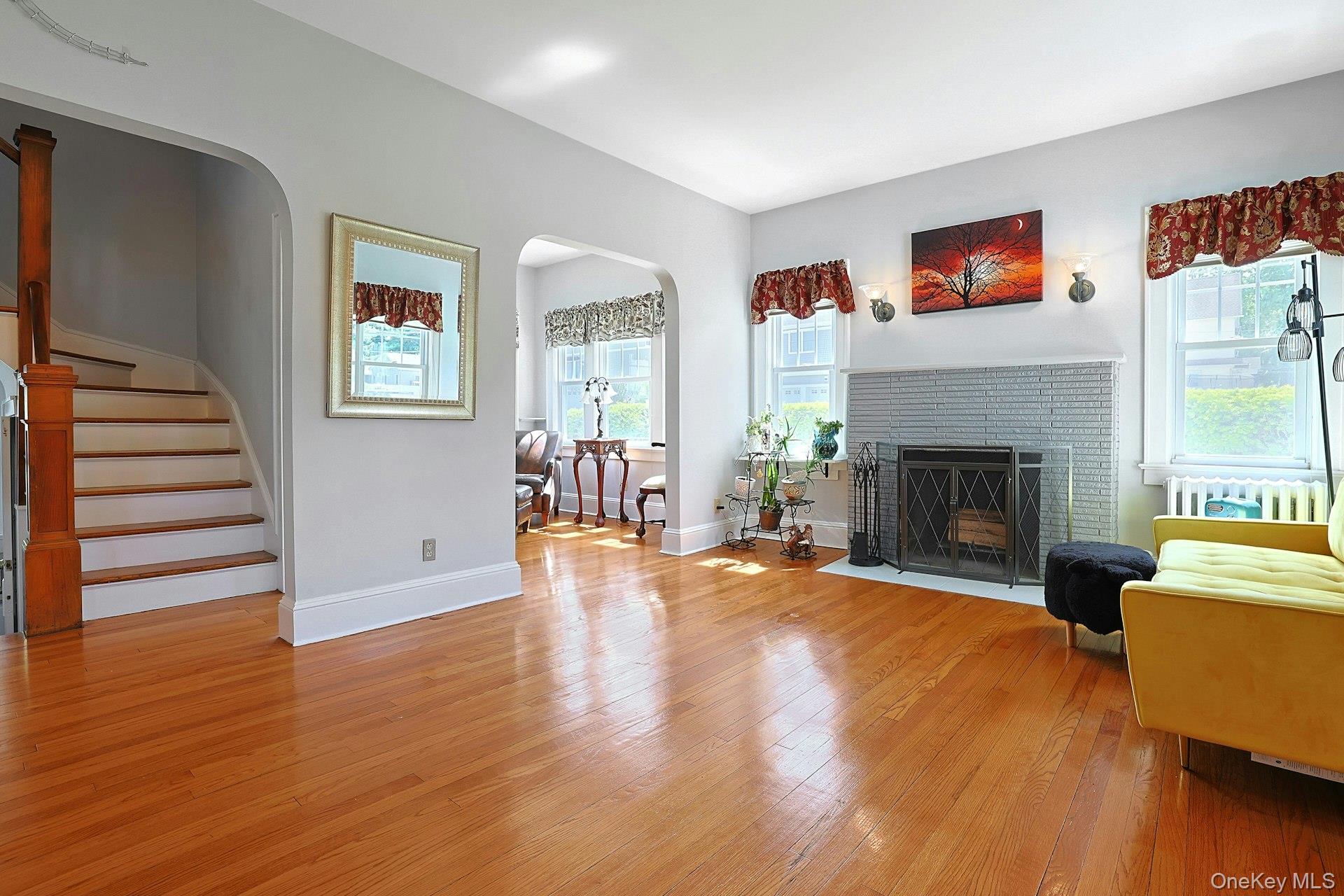 533 Manhattan Avenue Property Photo 6