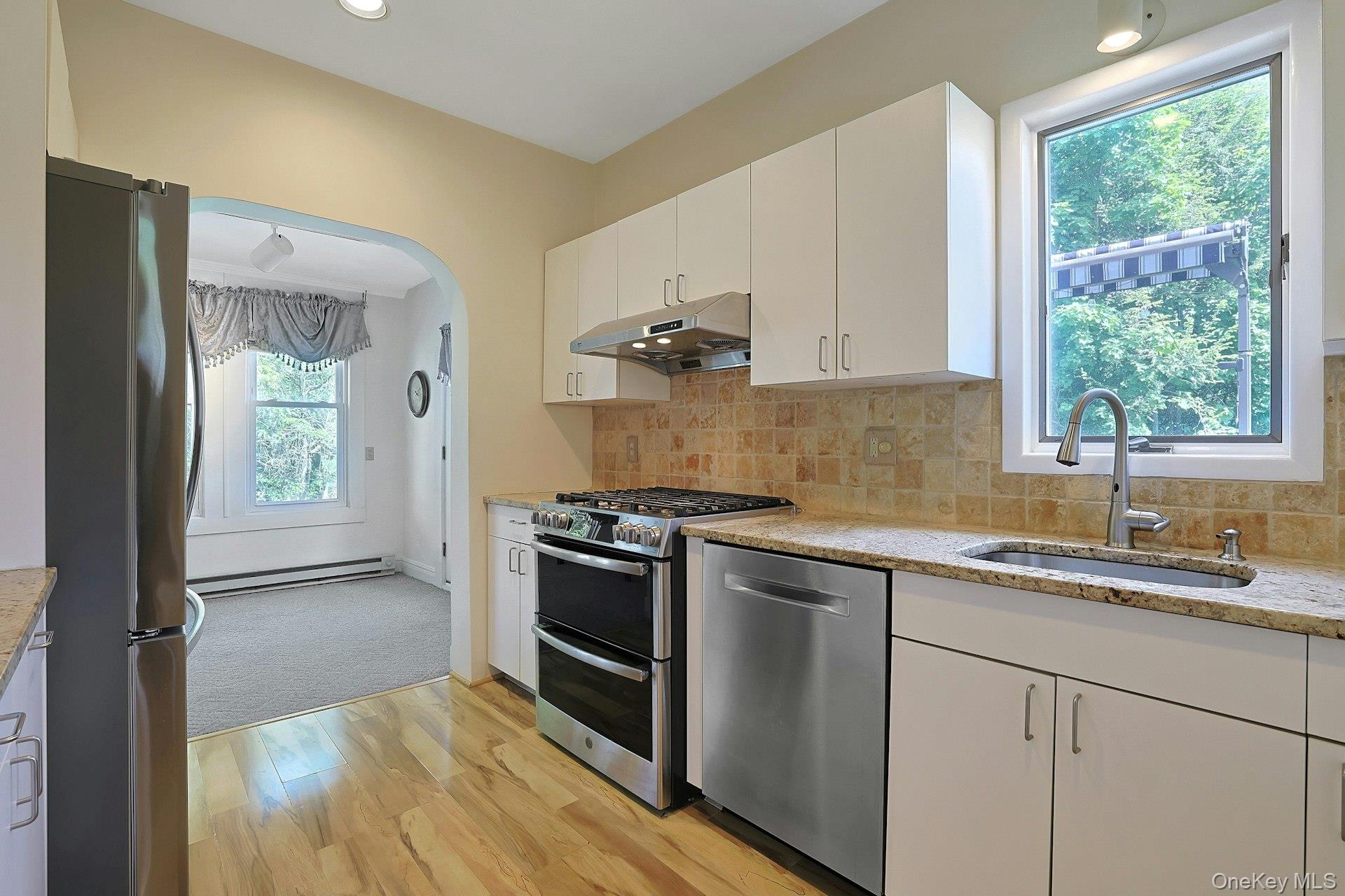 533 Manhattan Avenue Property Photo 12