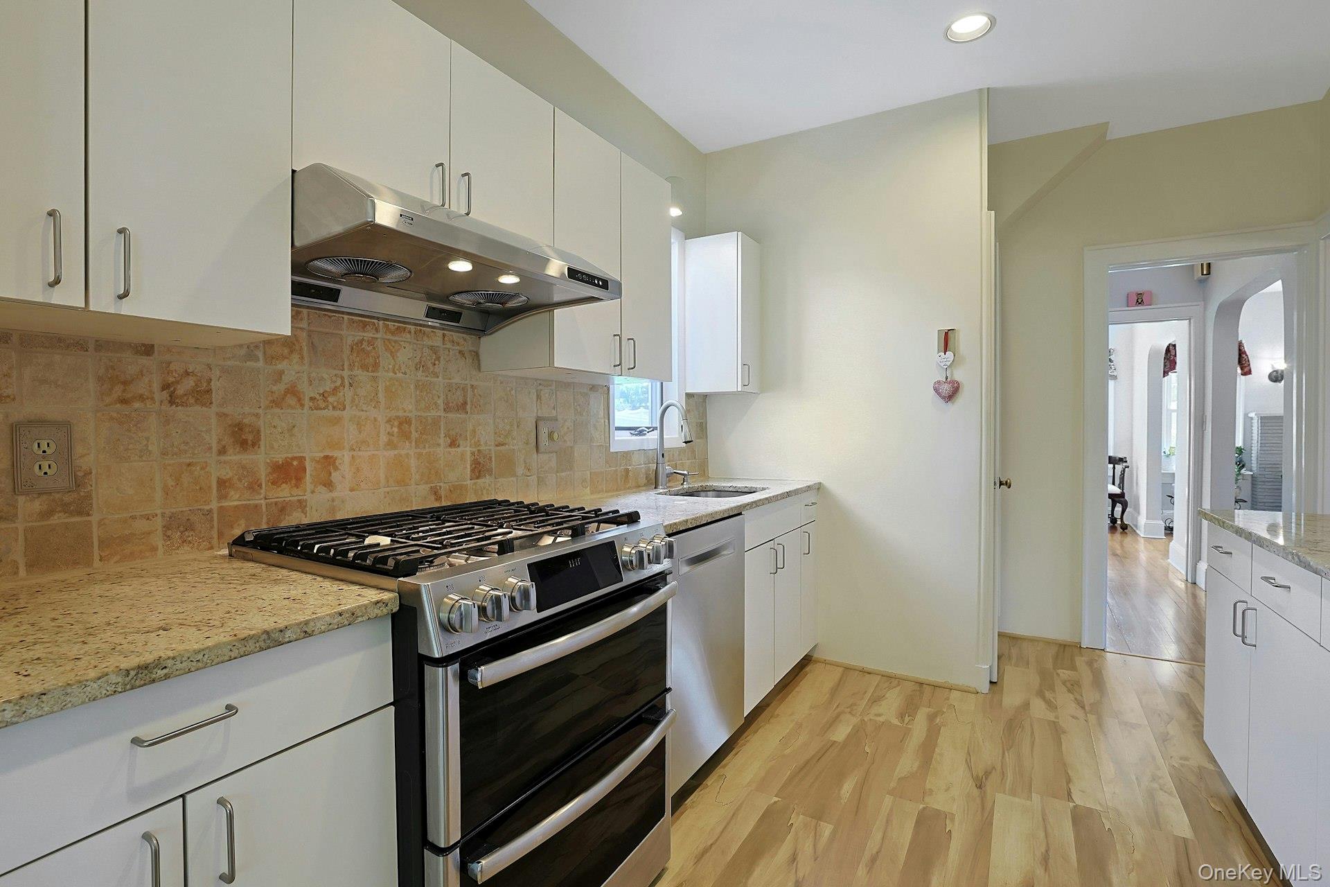 533 Manhattan Avenue Property Photo 15