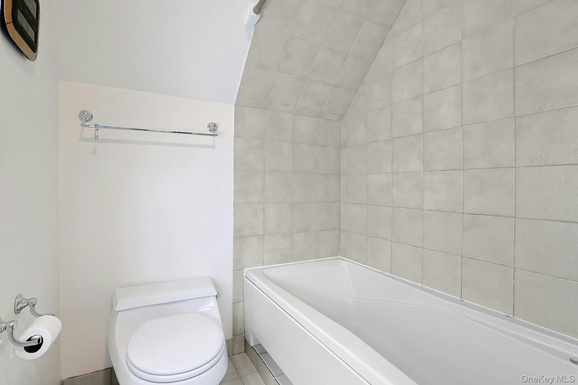 533 Manhattan Avenue Property Photo 29