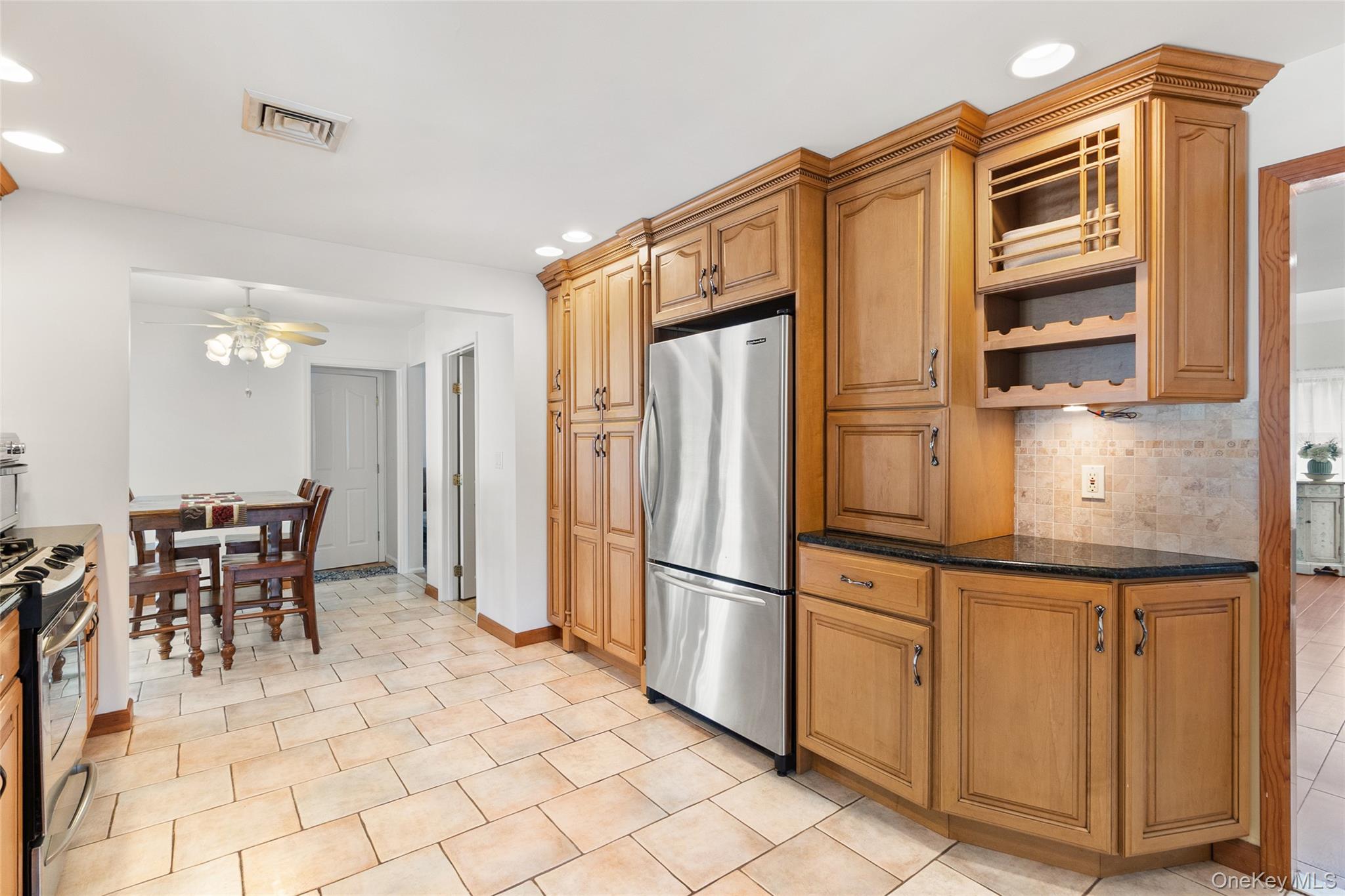 63 E Madison Street Property Photo 9