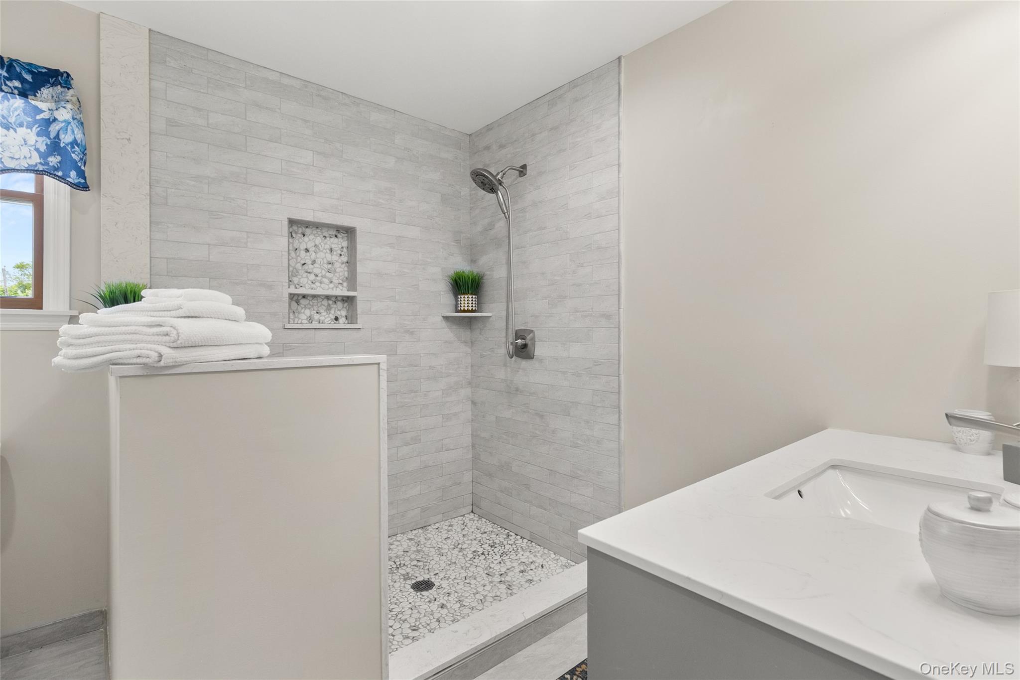 63 E Madison Street Property Photo 17