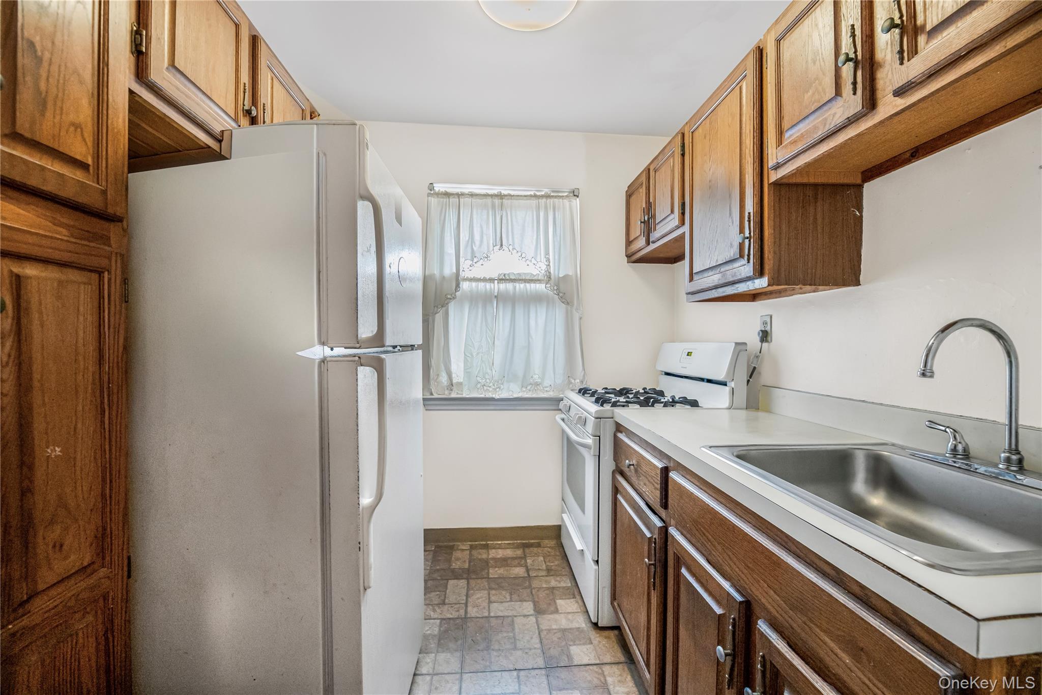 450 Pelham Road #2e Property Photo 9