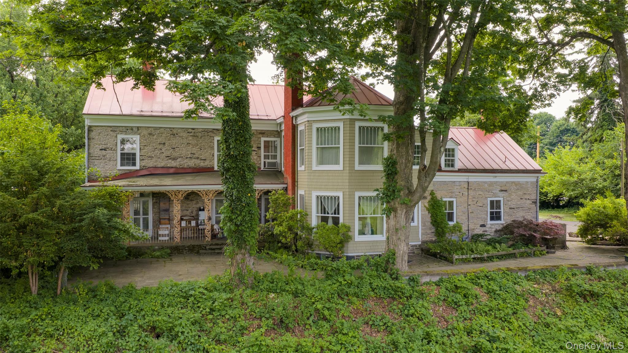 169 Albany Avenue Property Photo 4