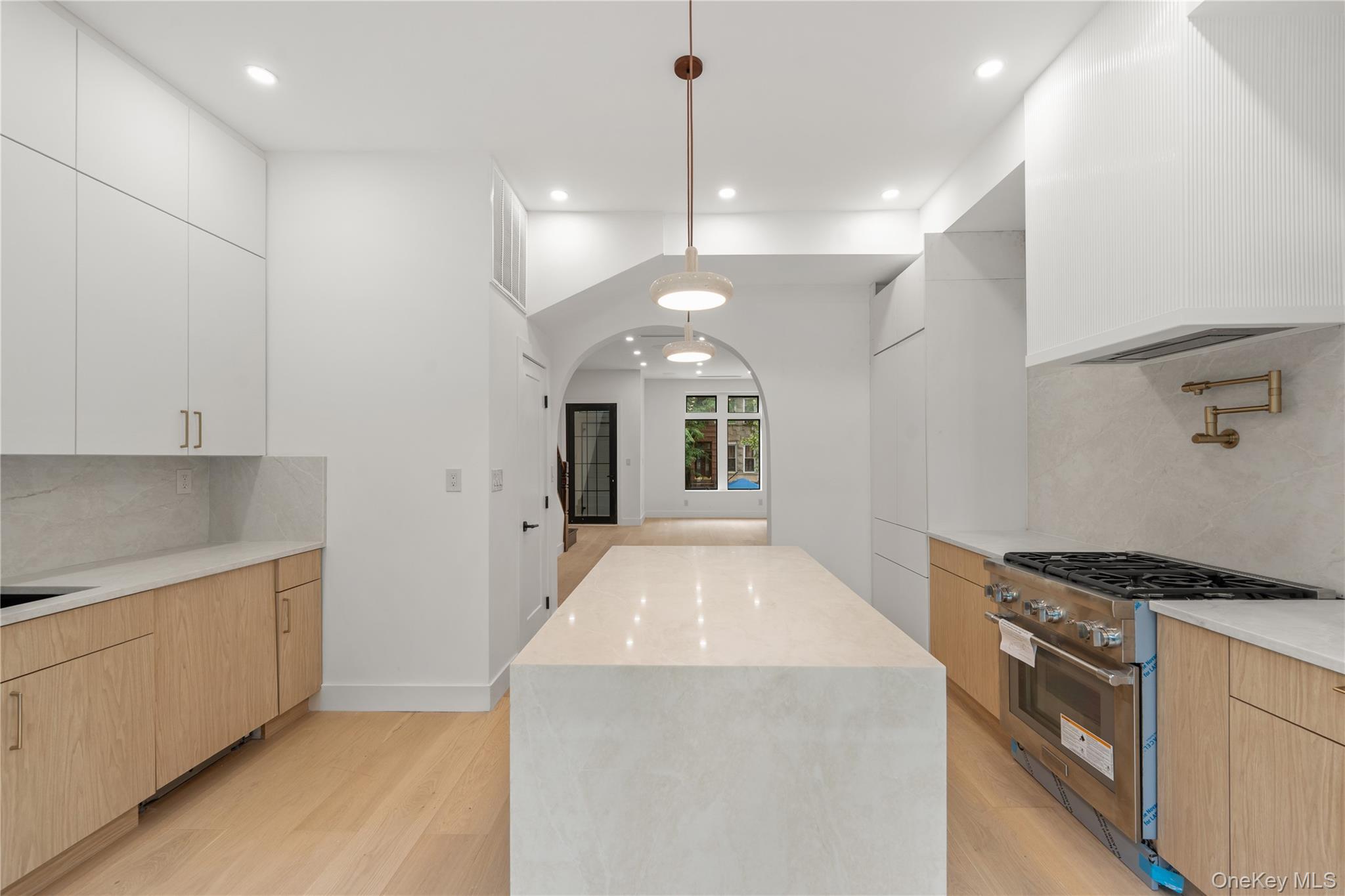 408 Bainbridge Street Property Photo 4