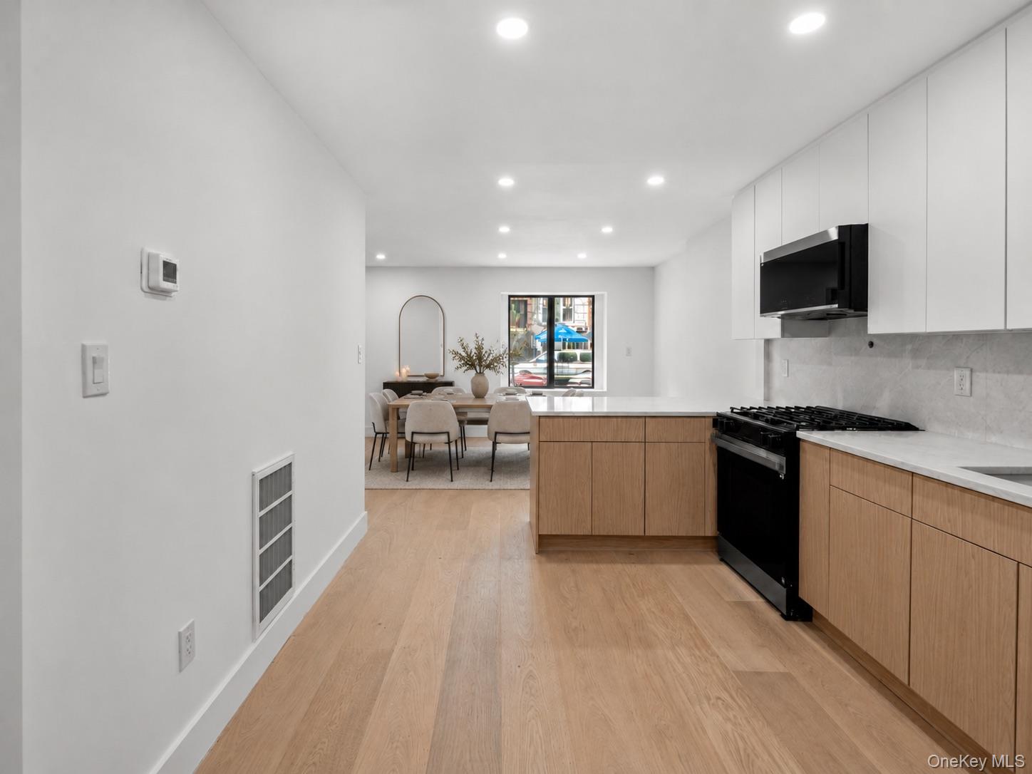 408 Bainbridge Street Property Photo 6