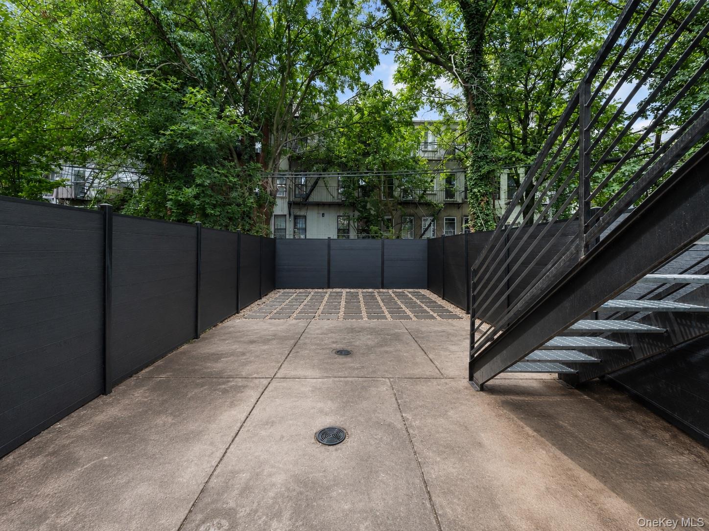 408 Bainbridge Street Property Photo 17