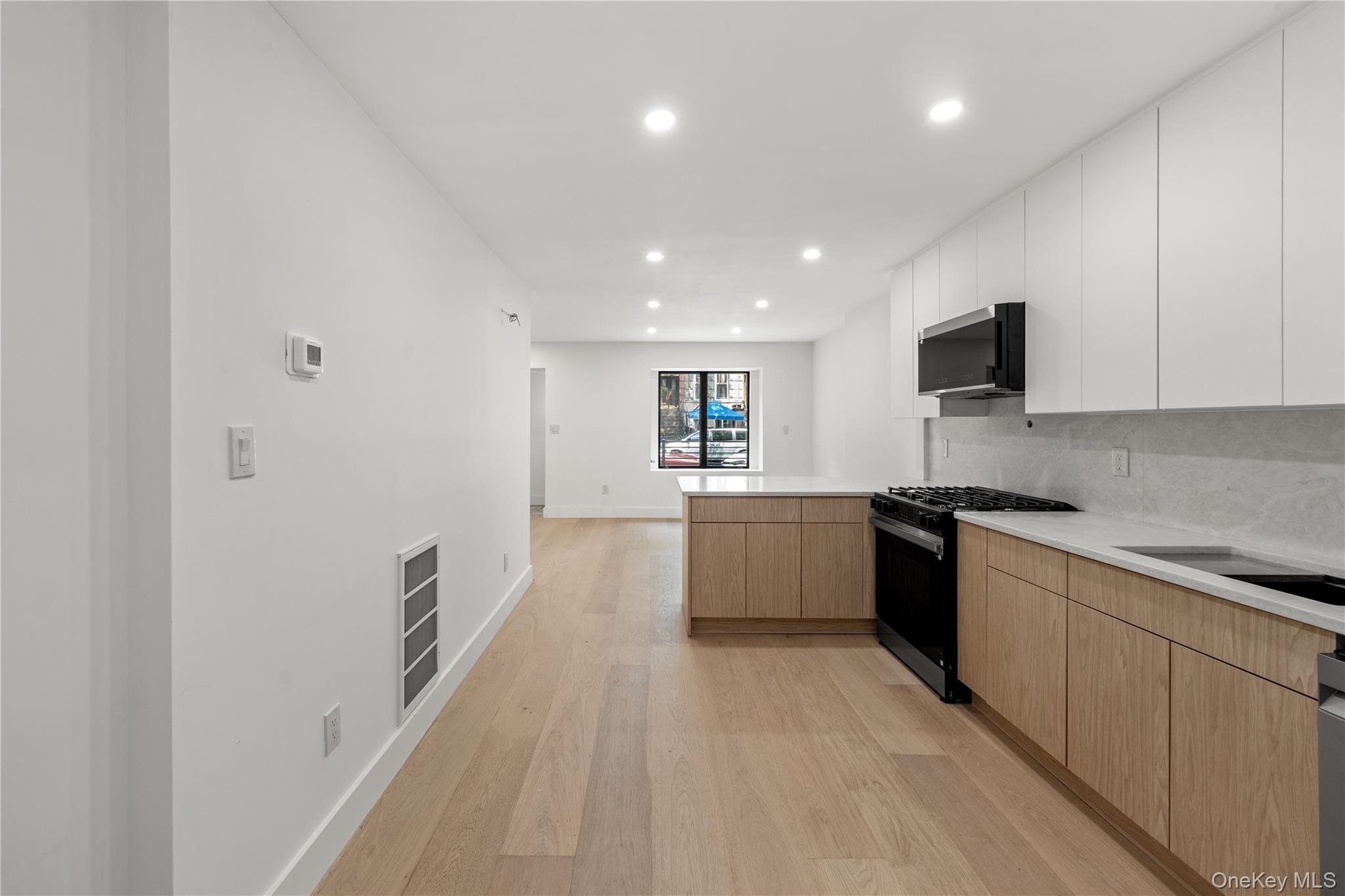 408 Bainbridge Street Property Photo 22