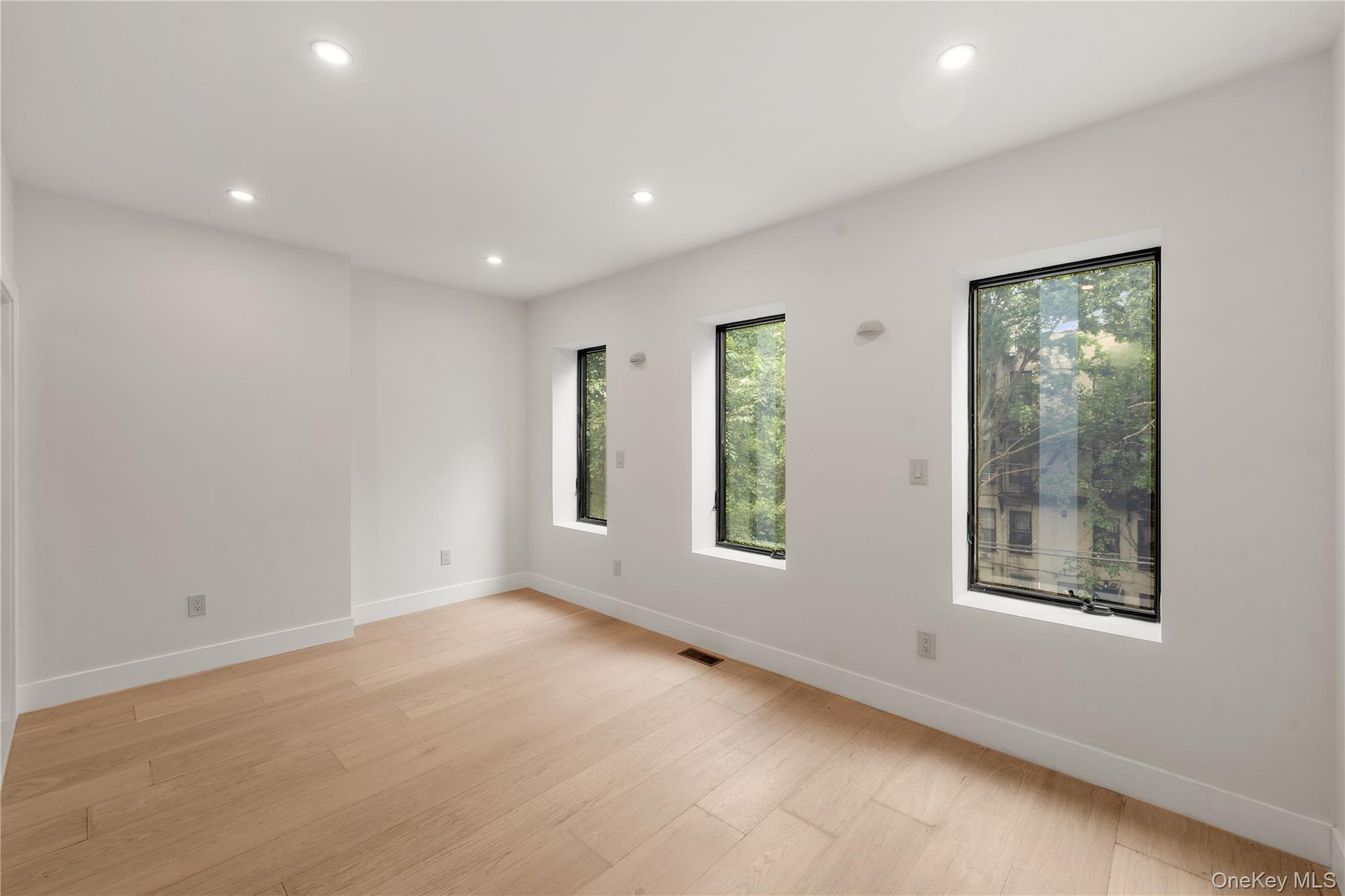 408 Bainbridge Street Property Photo 25