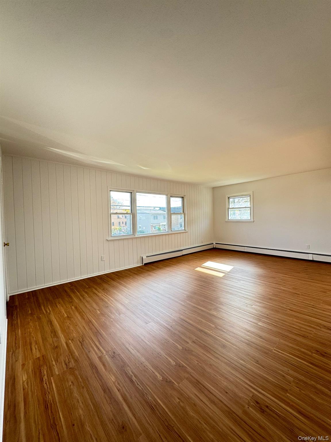131 Roslyn Road 1st Floor Property Photo 2