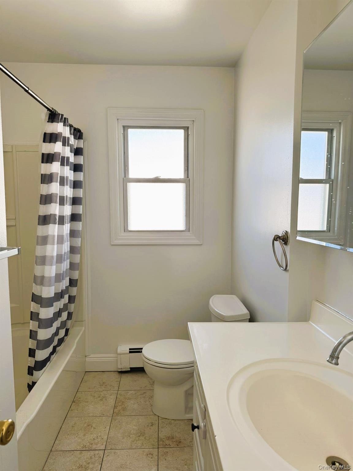 131 Roslyn Road 1st Floor Property Photo 3