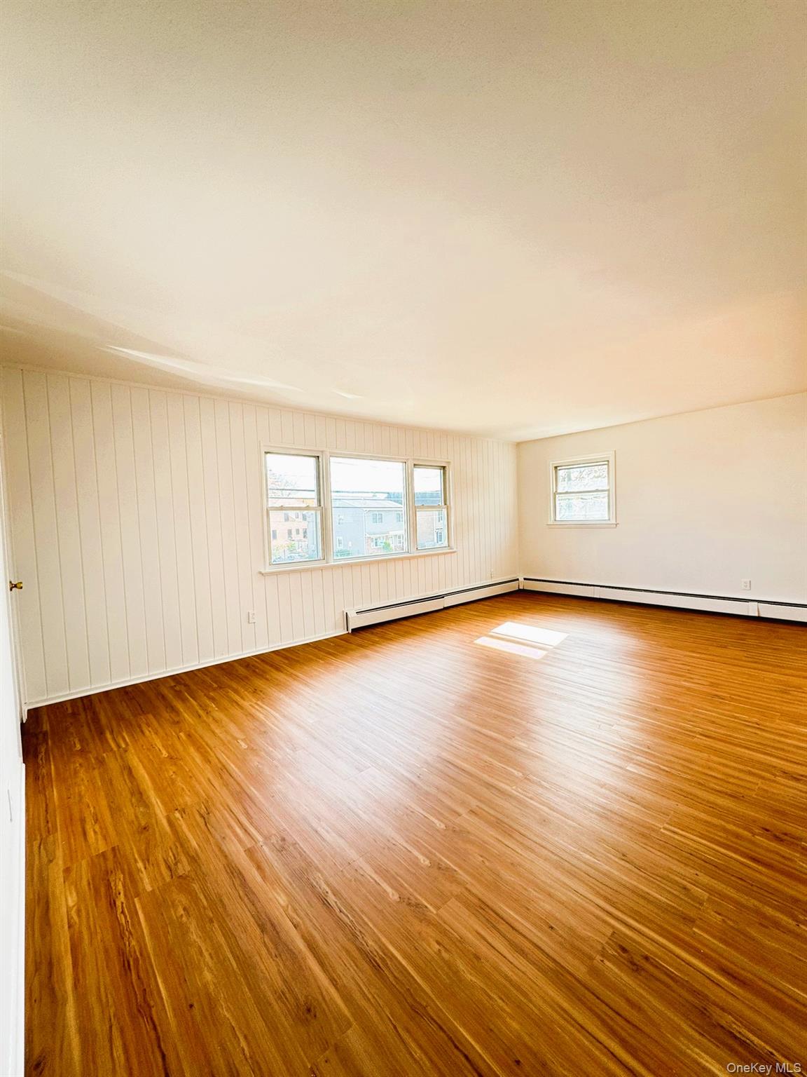131 Roslyn Road 1st Floor Property Photo 8