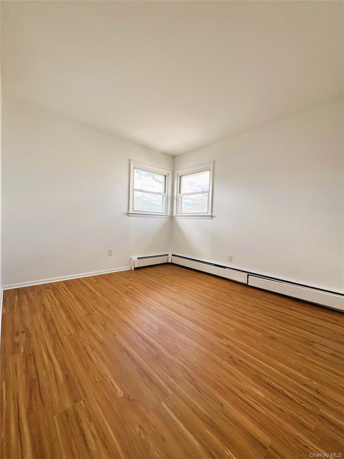 131 Roslyn Road 1st Floor Property Photo 9