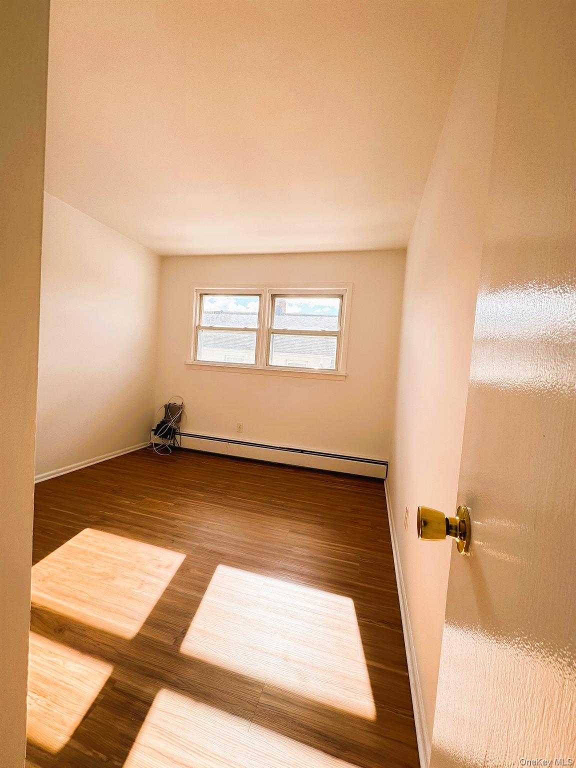 131 Roslyn Road 1st Floor Property Photo 10