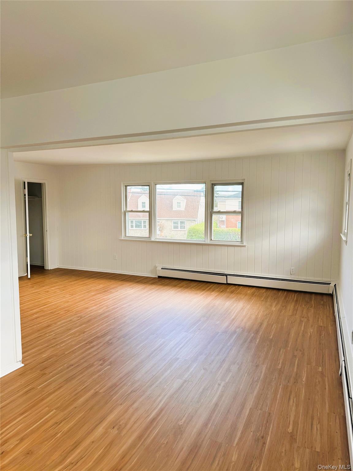 131 Roslyn Road 1st Floor Property Photo 13