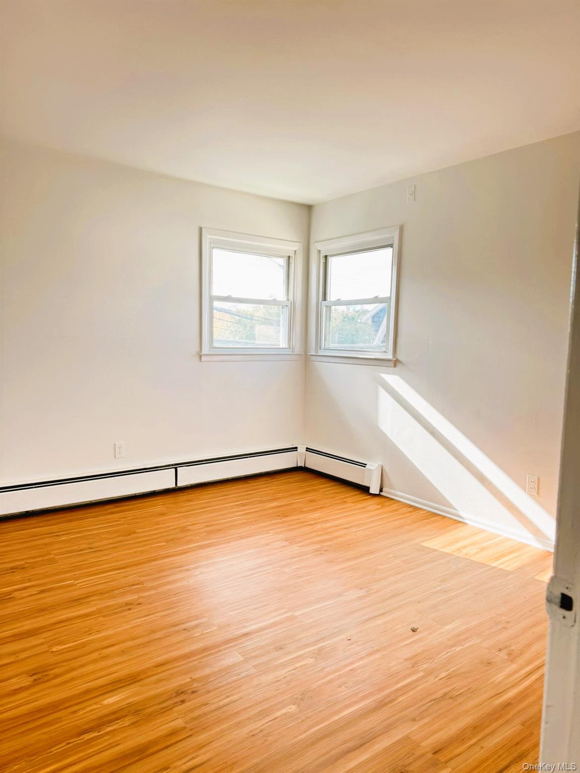 131 Roslyn Road 1st Floor Property Photo 15