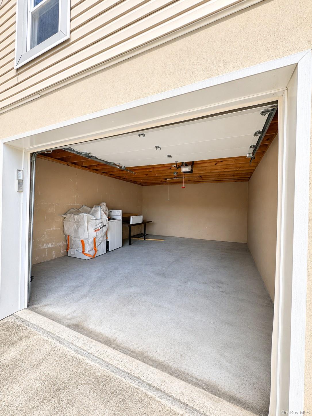 131 Roslyn Road 1st Floor Property Photo 17