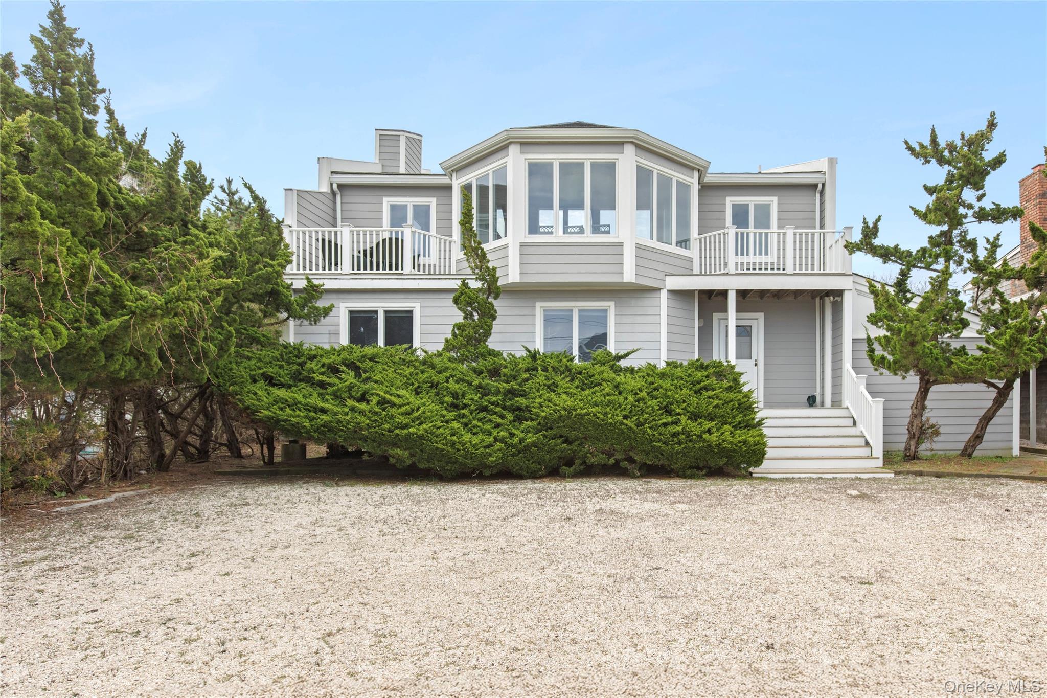 627 Dune Road Property Photo 3