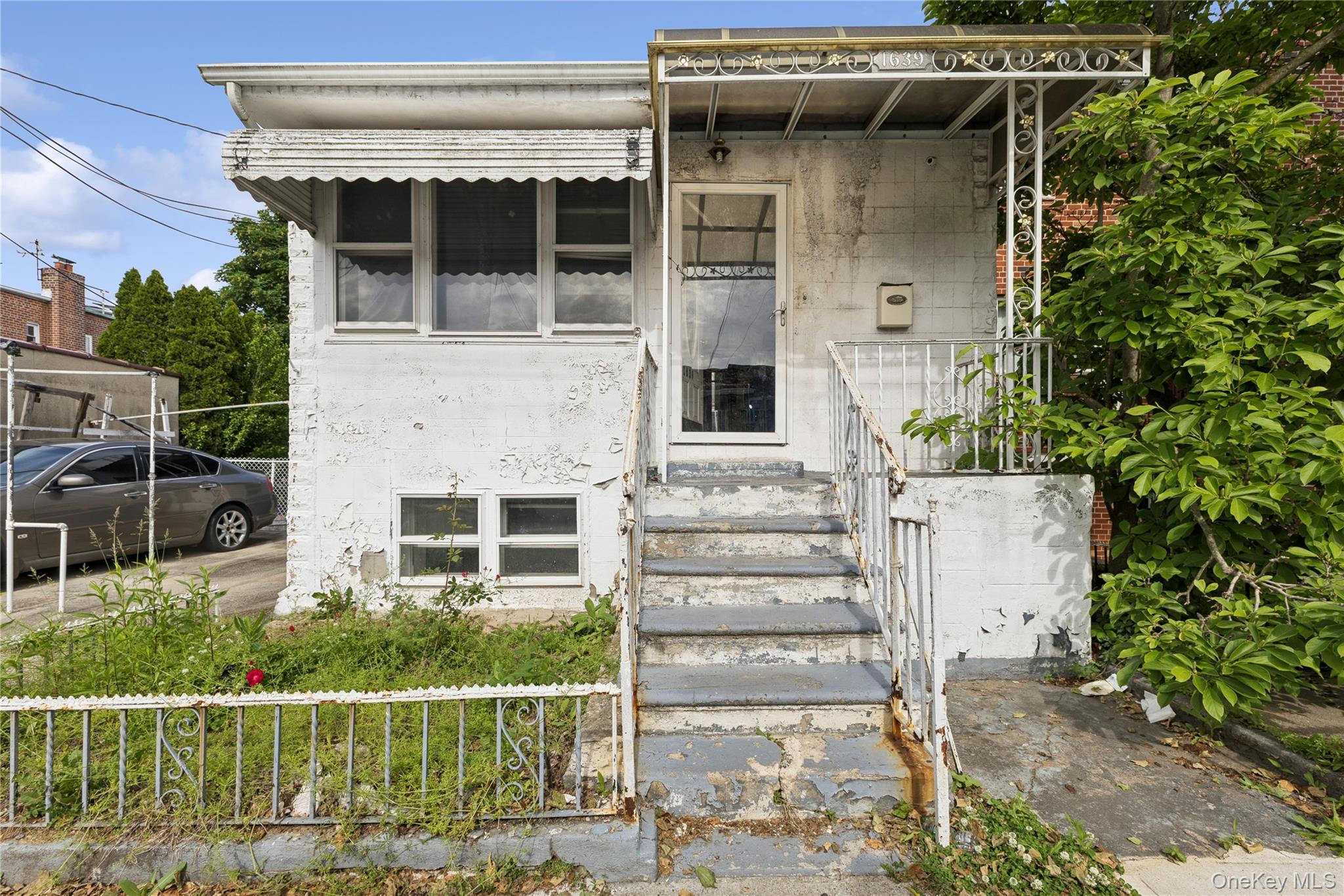 1639 E 55th Street Property Photo 1