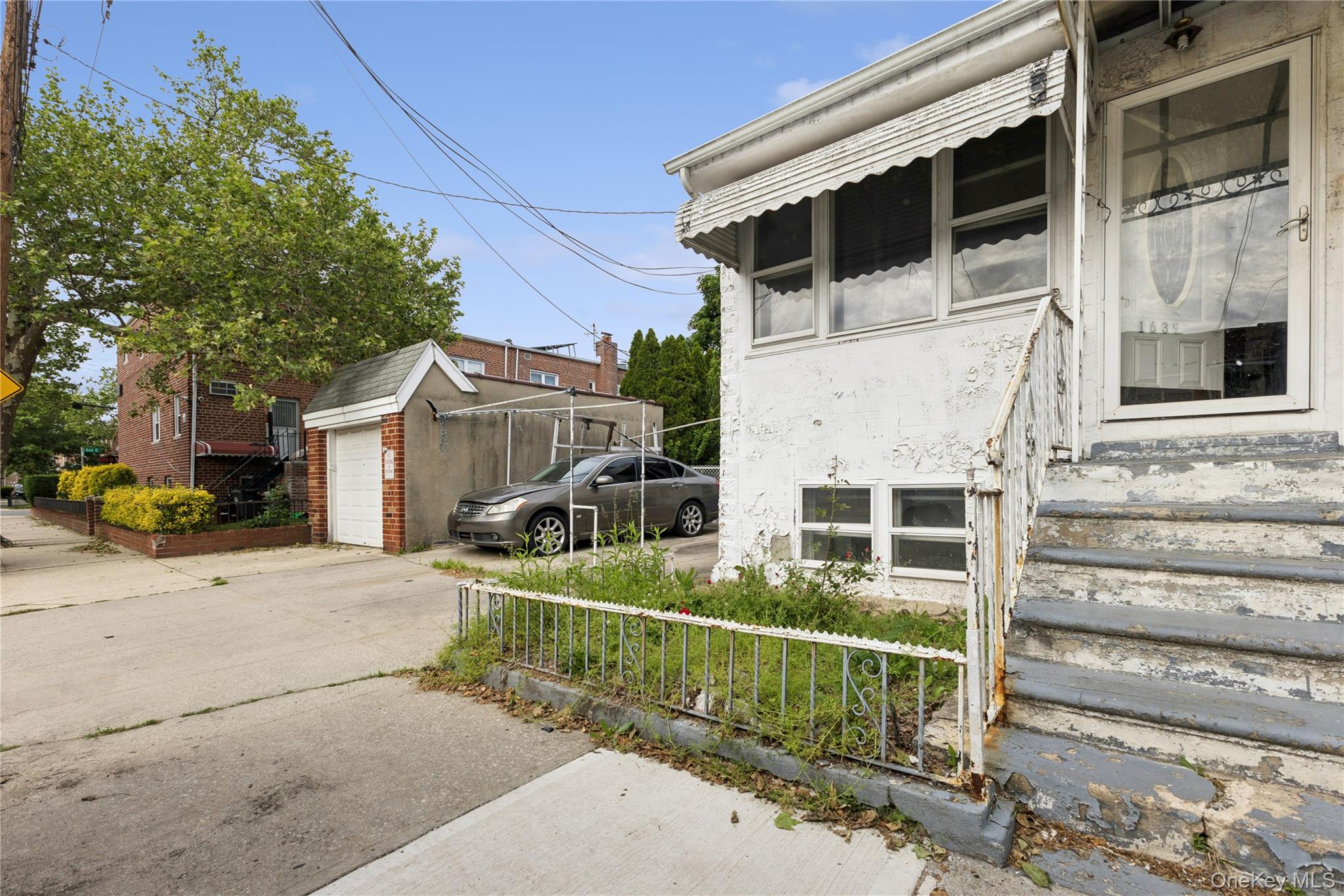 1639 E 55th Street Property Photo 2