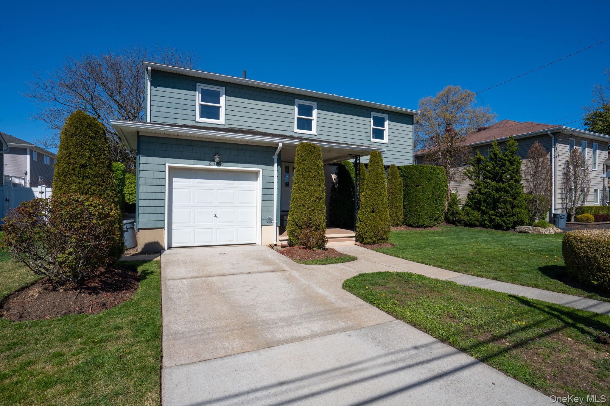 2386 Hampton Avenue Property Photo 1