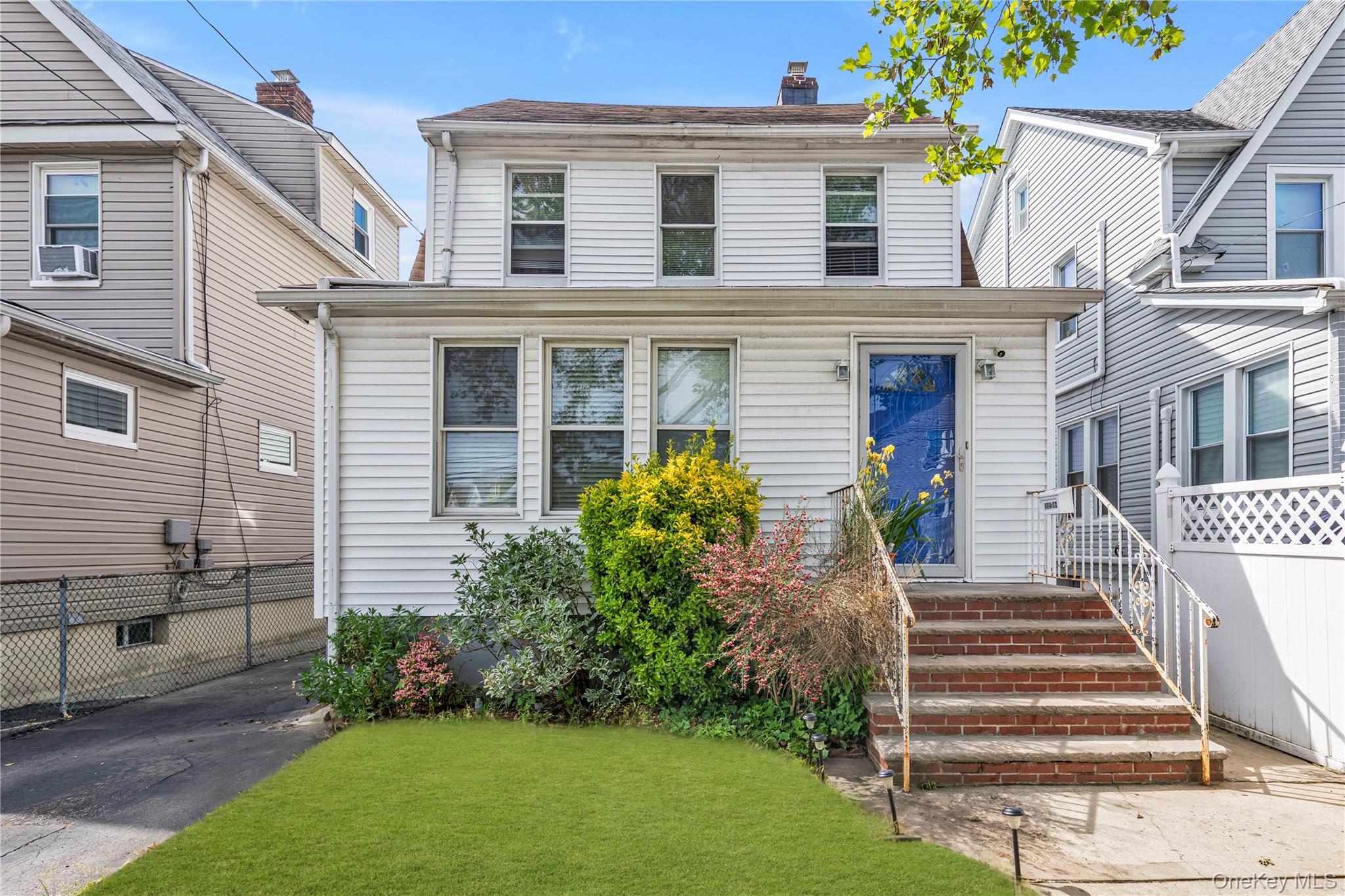 21208 Murdock Avenue Property Photo 1