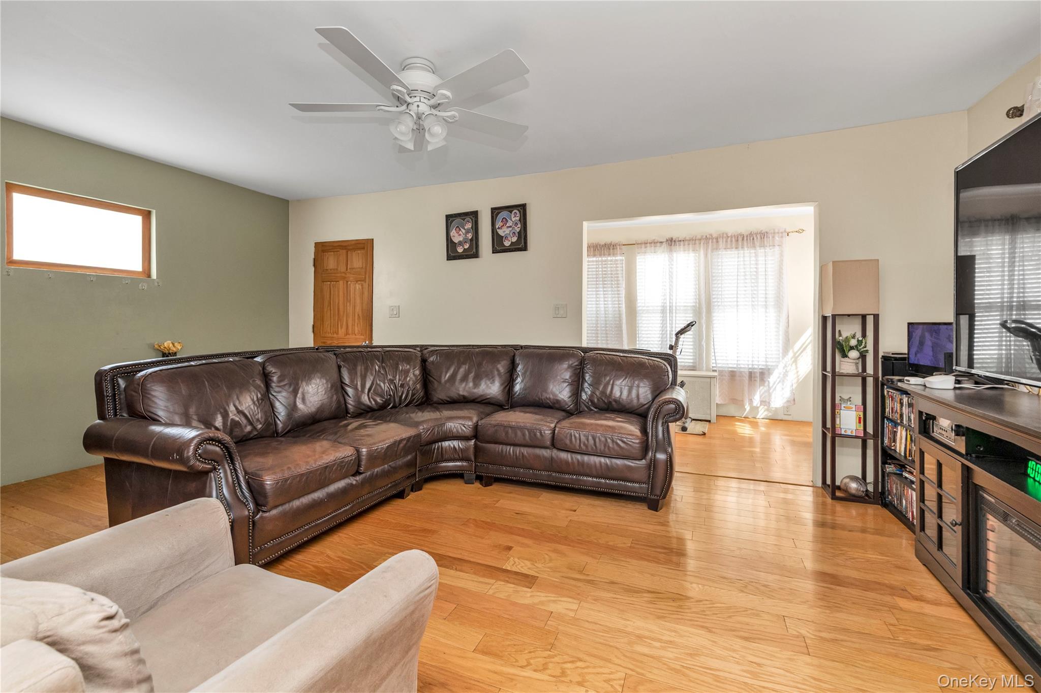 21208 Murdock Avenue Property Photo 3