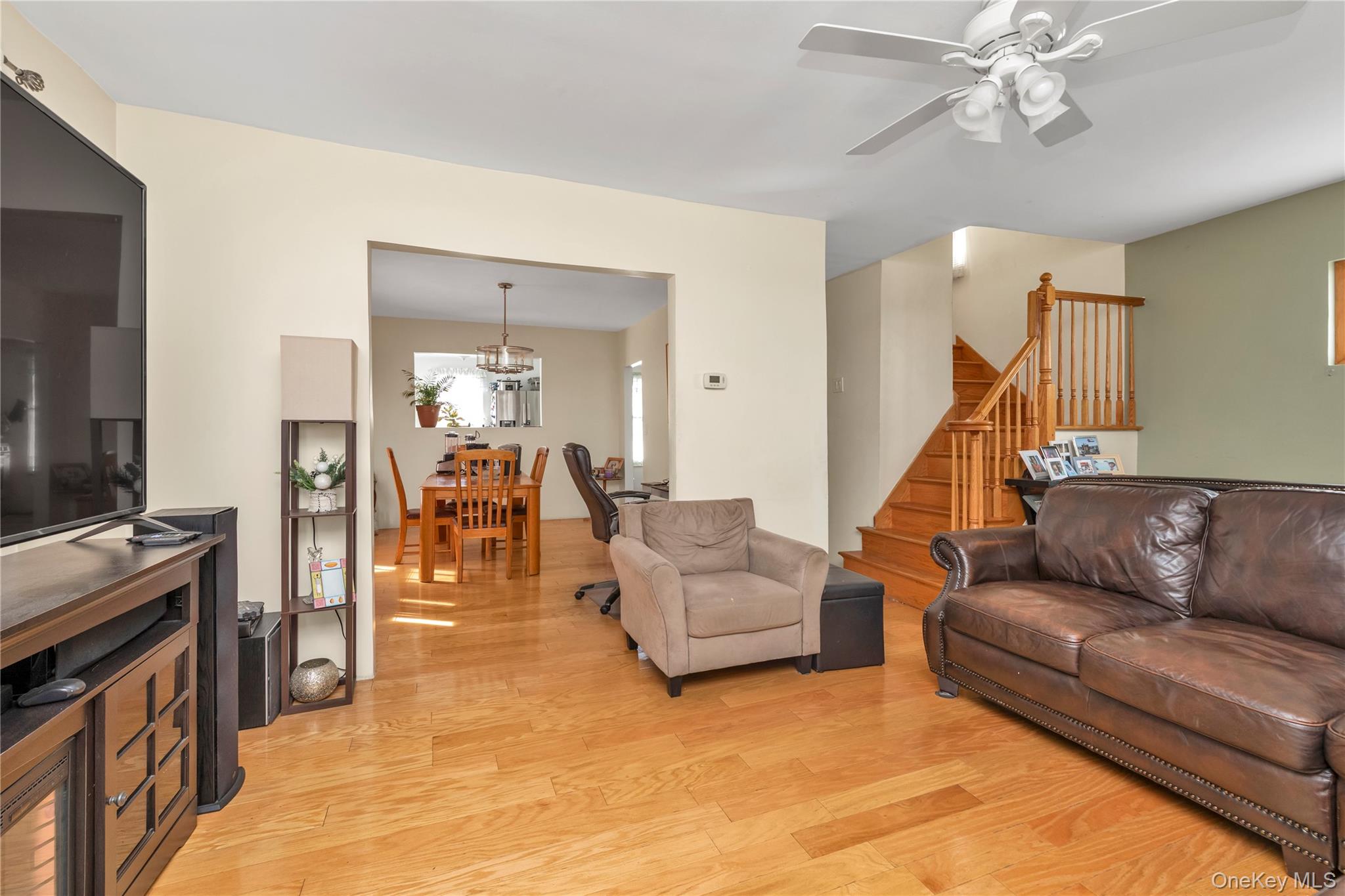 21208 Murdock Avenue Property Photo 4