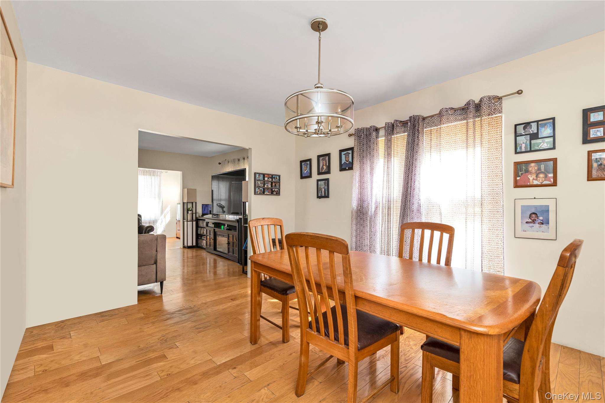 21208 Murdock Avenue Property Photo 6