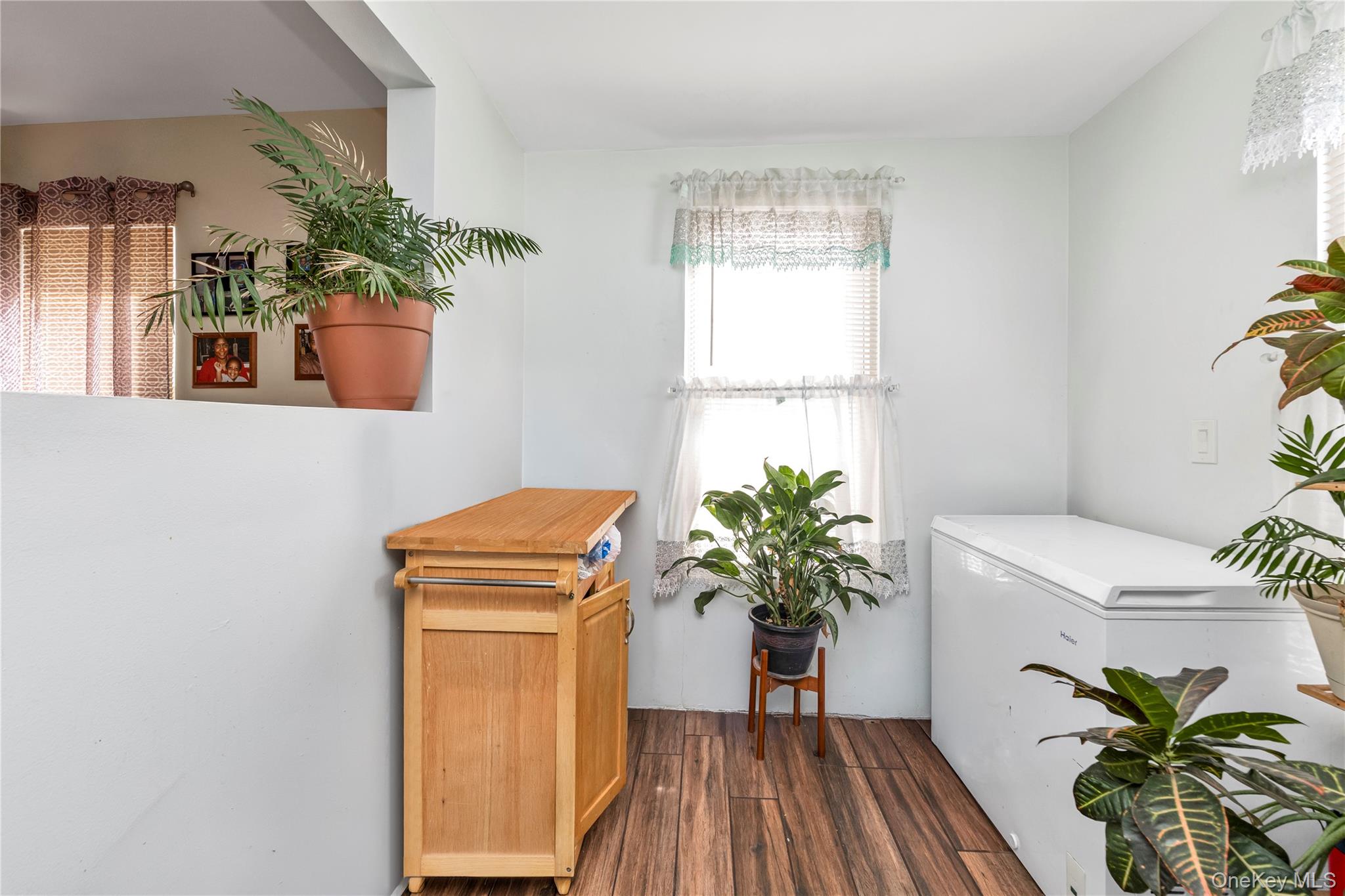 21208 Murdock Avenue Property Photo 9