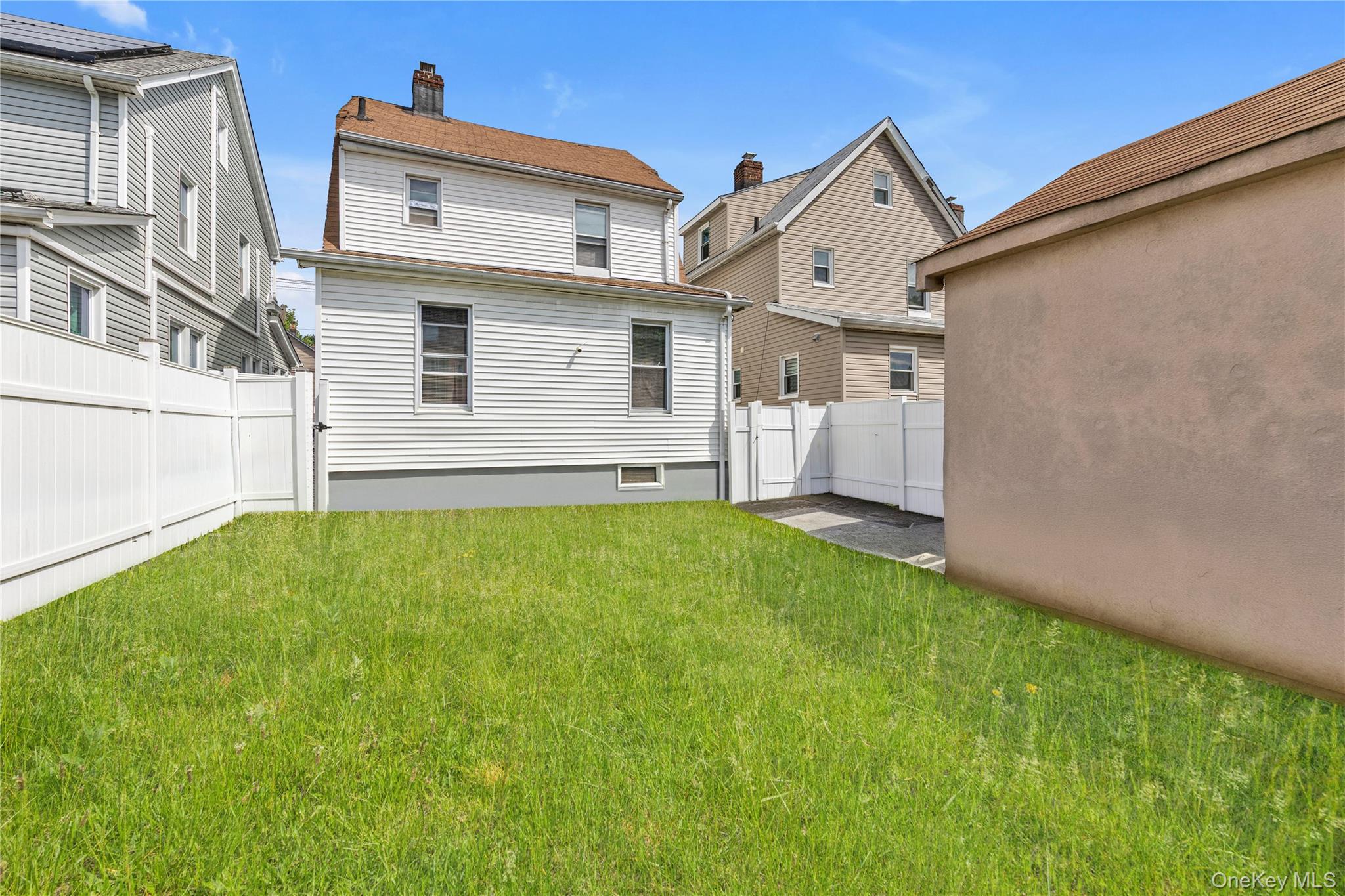 21208 Murdock Avenue Property Photo 16