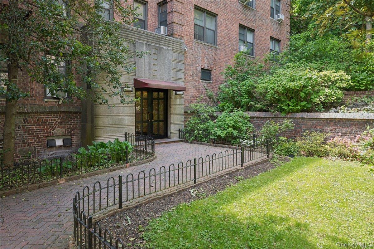 3015 Riverdale Avenue 5b Property Photo 5