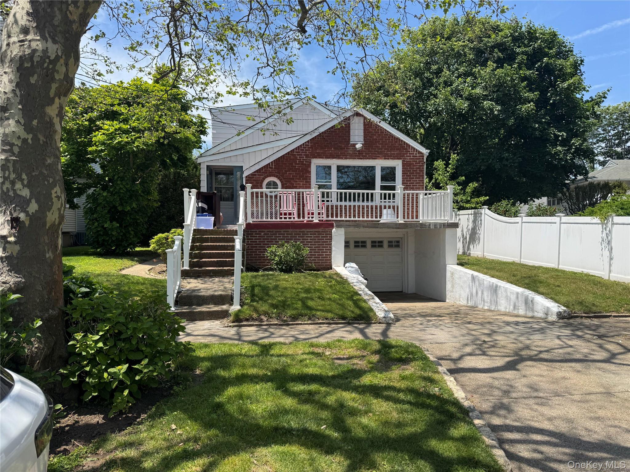 123 Genesee Boulevard Property Photo 1