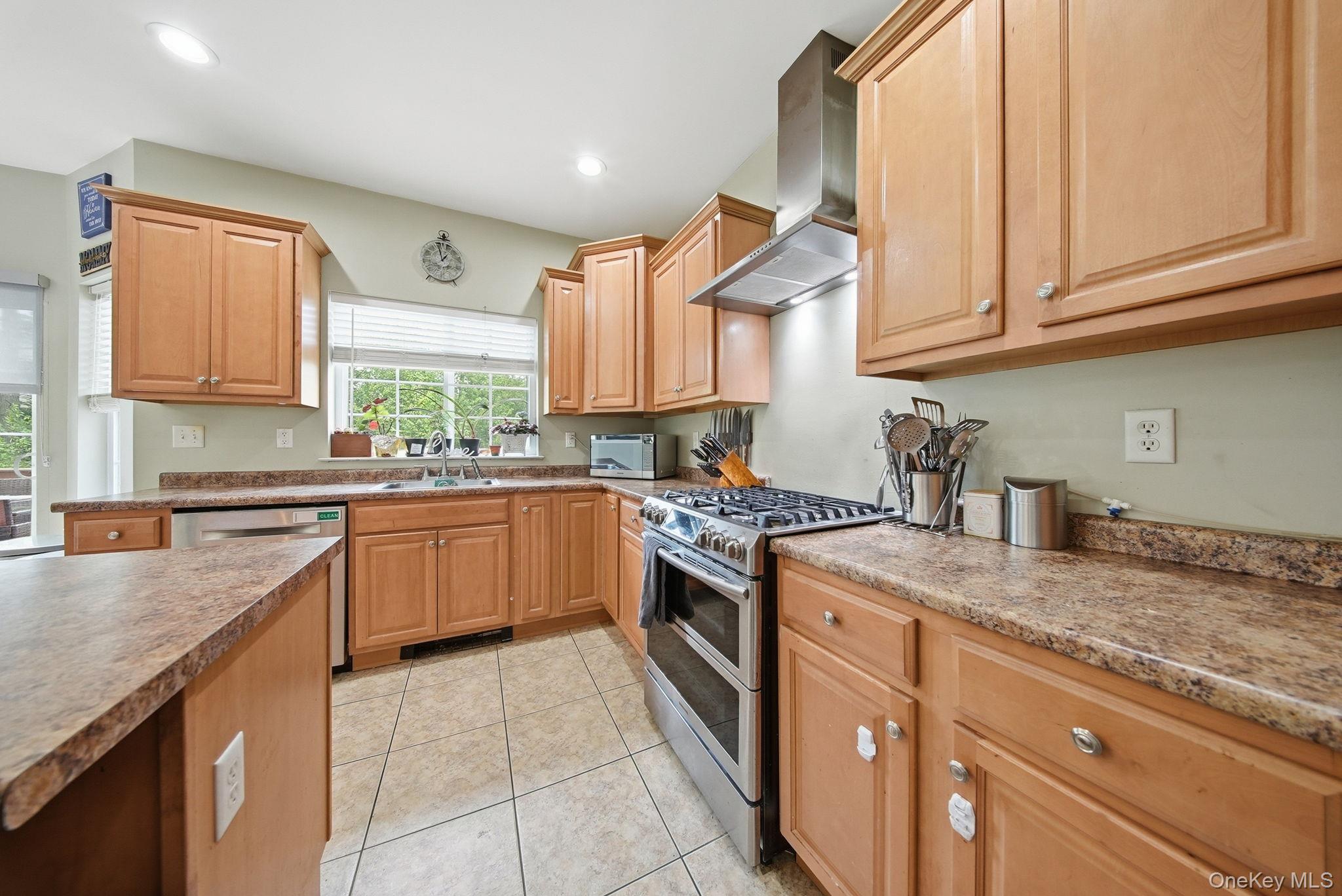 16 Plymouth Lane Property Photo 8