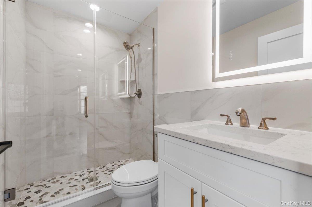 10 Lee Place Property Photo 36