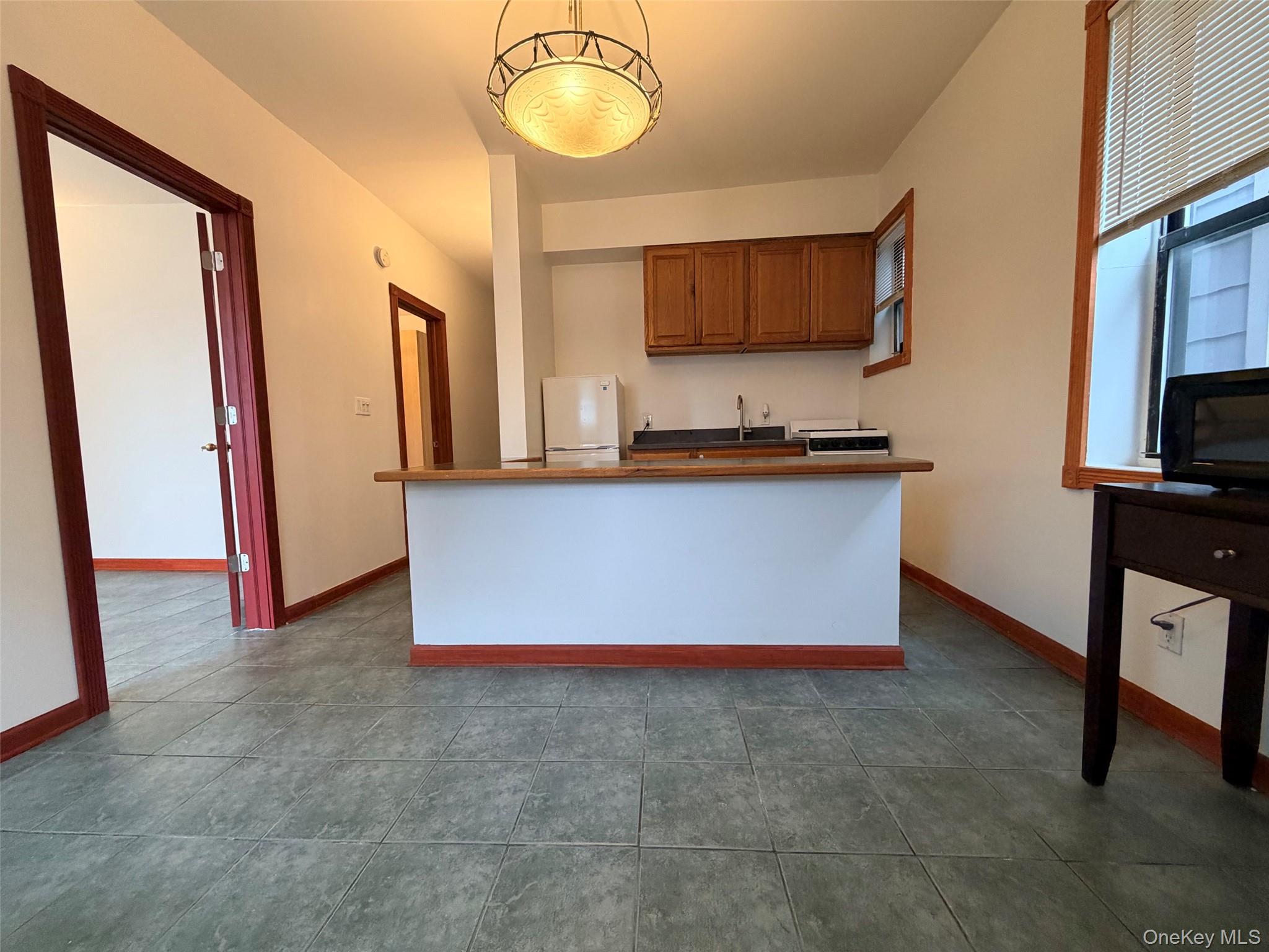 90 Main Street 2R Property Photo 1