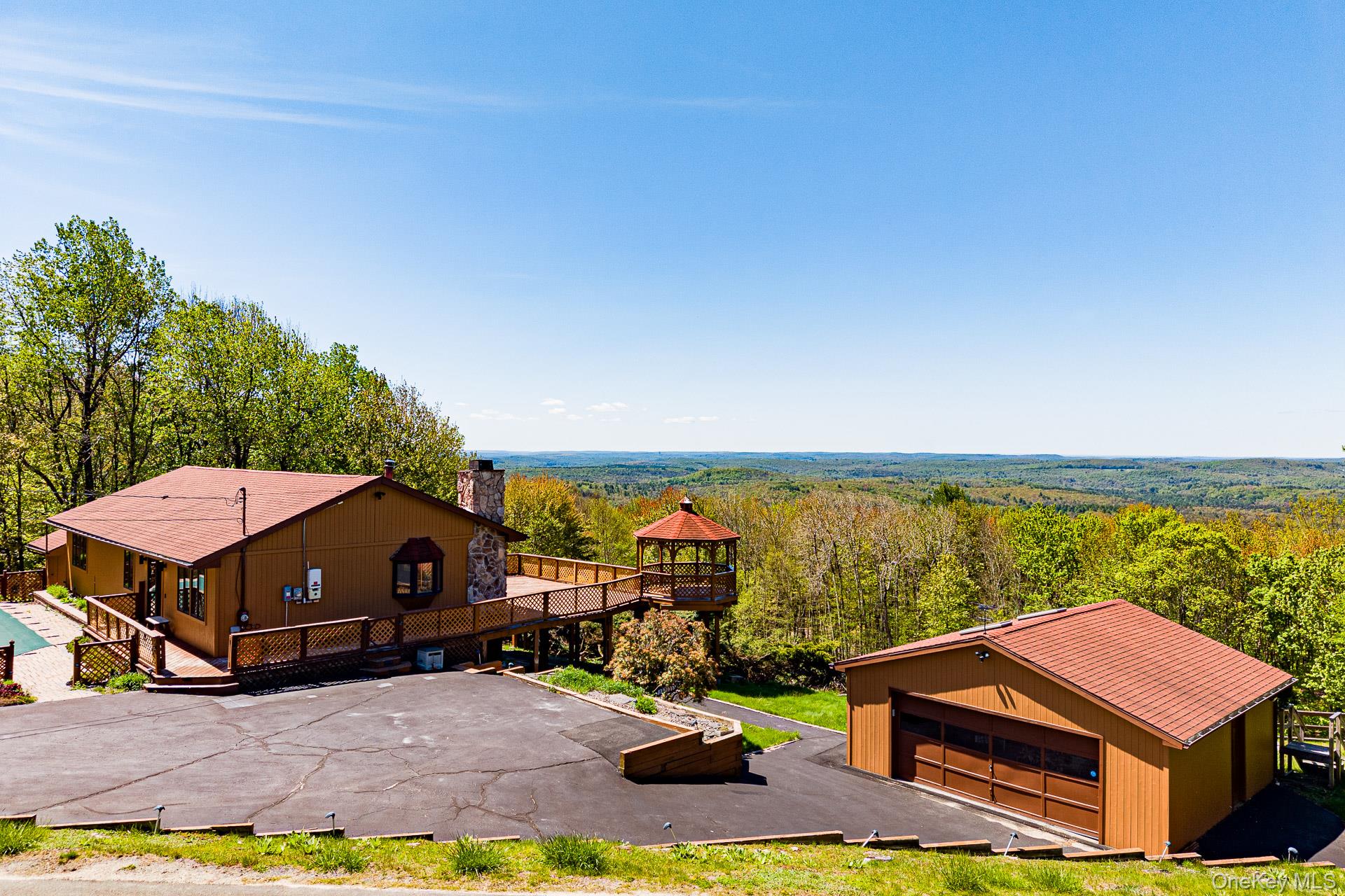 203 Skyline Drive Property Photo 2