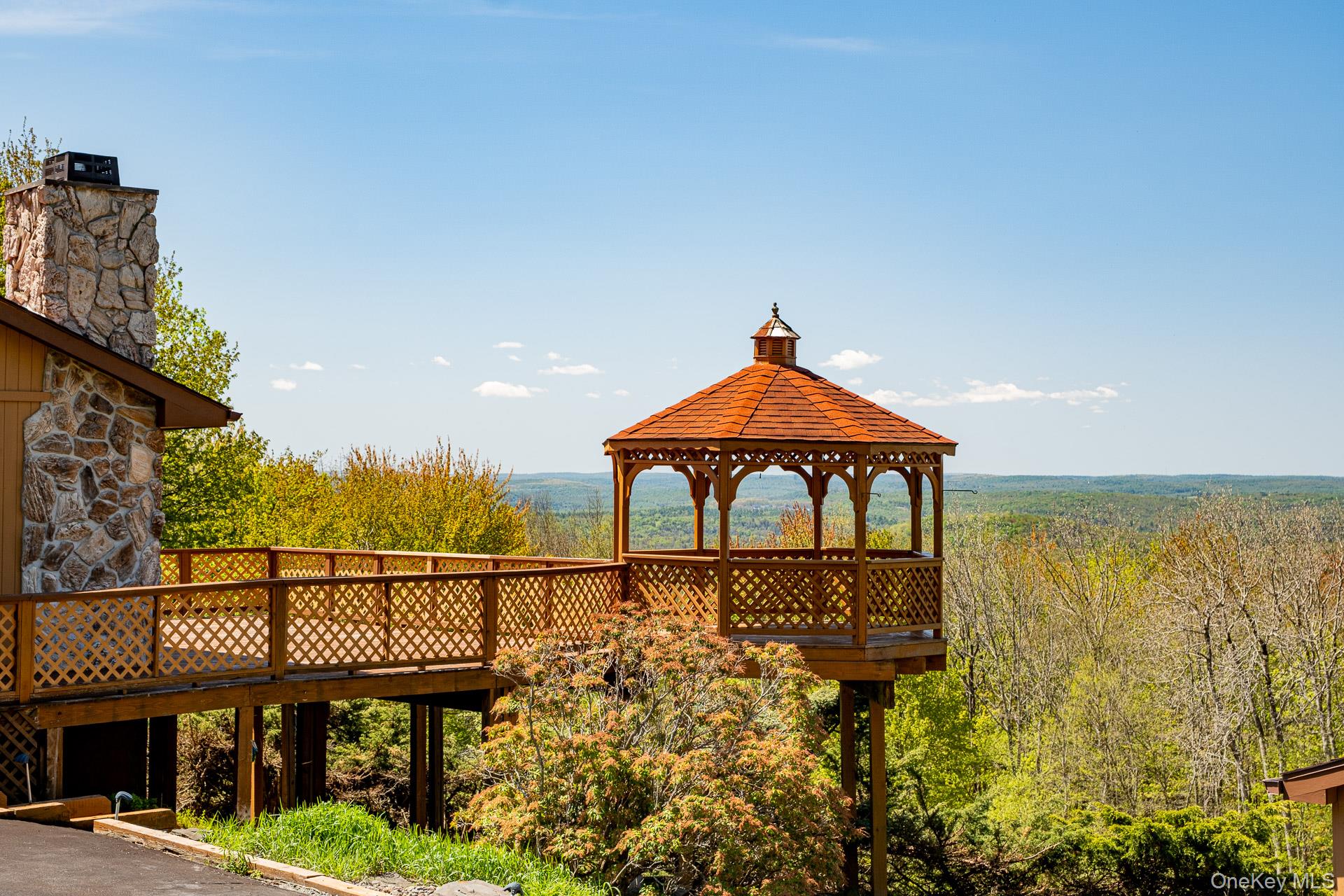 203 Skyline Drive Property Photo 3