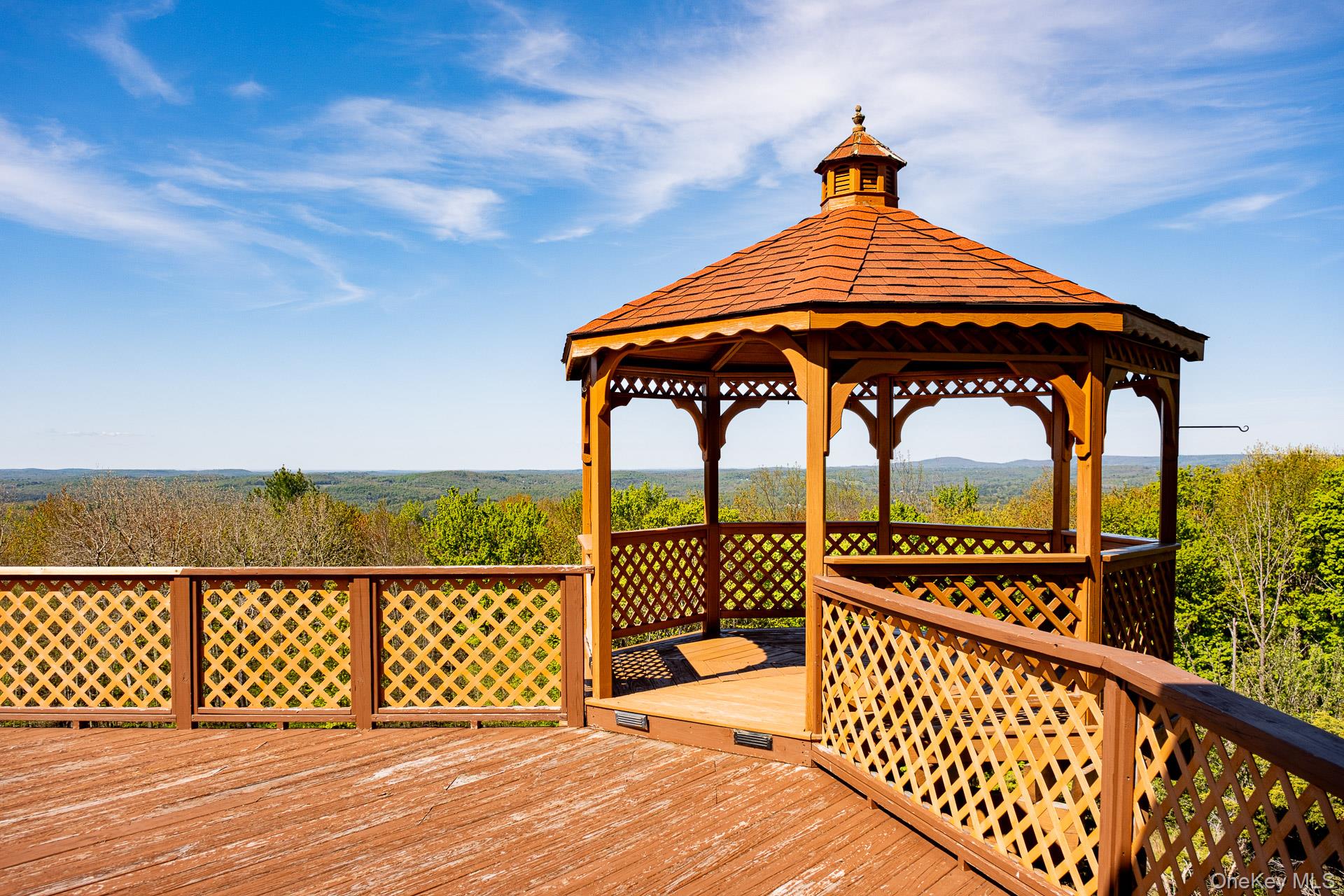 203 Skyline Drive Property Photo 4