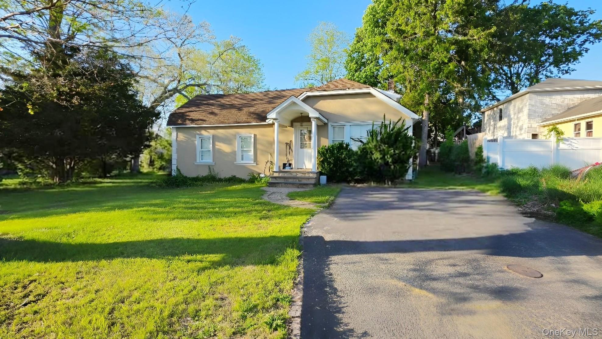 385 Half Hollow Road Property Photo 1