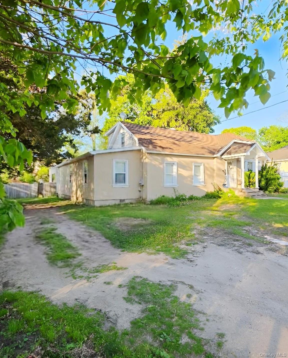 385 Half Hollow Road Property Photo 3